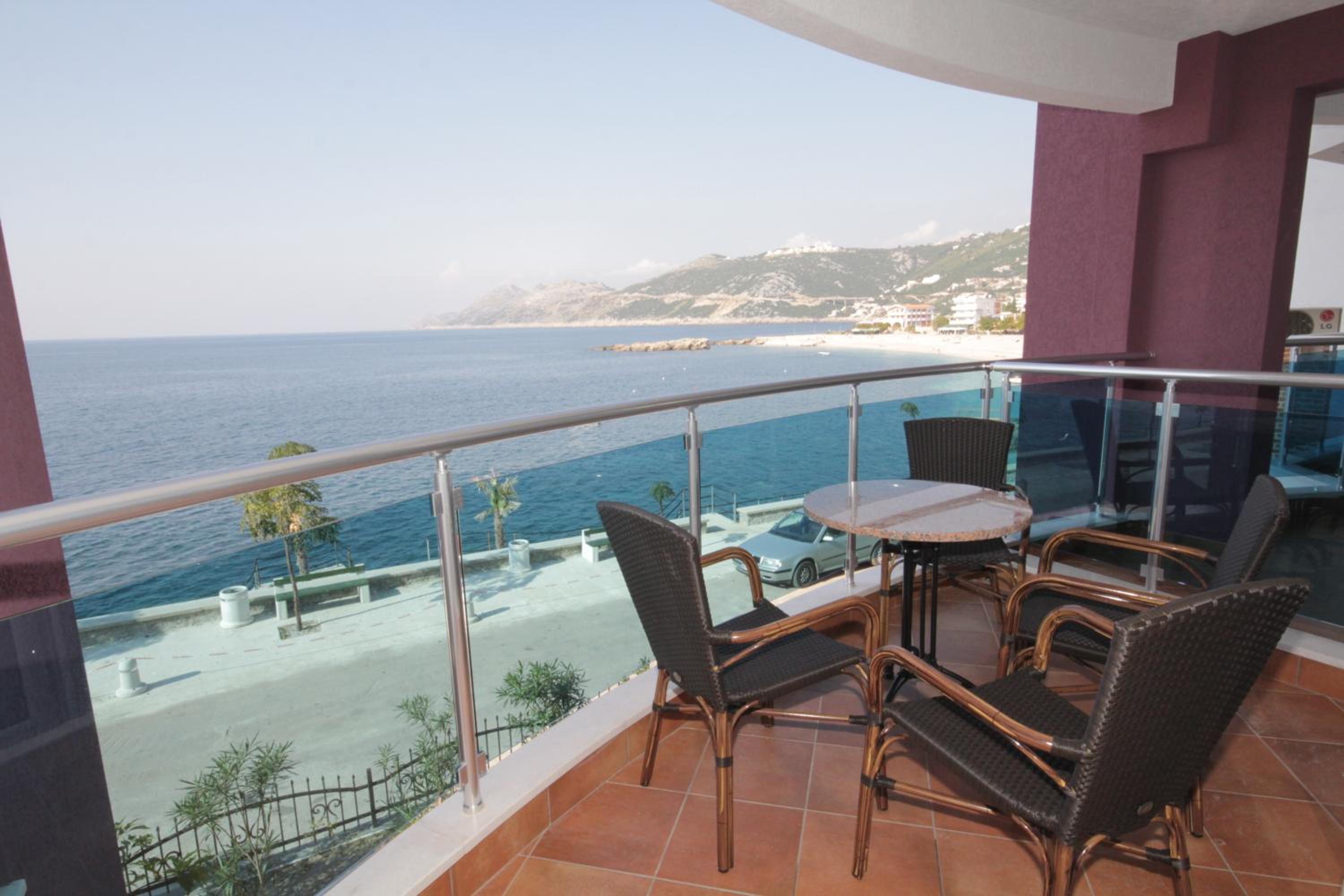 One-Bedroom Apartment with Sea View (4 Adults)