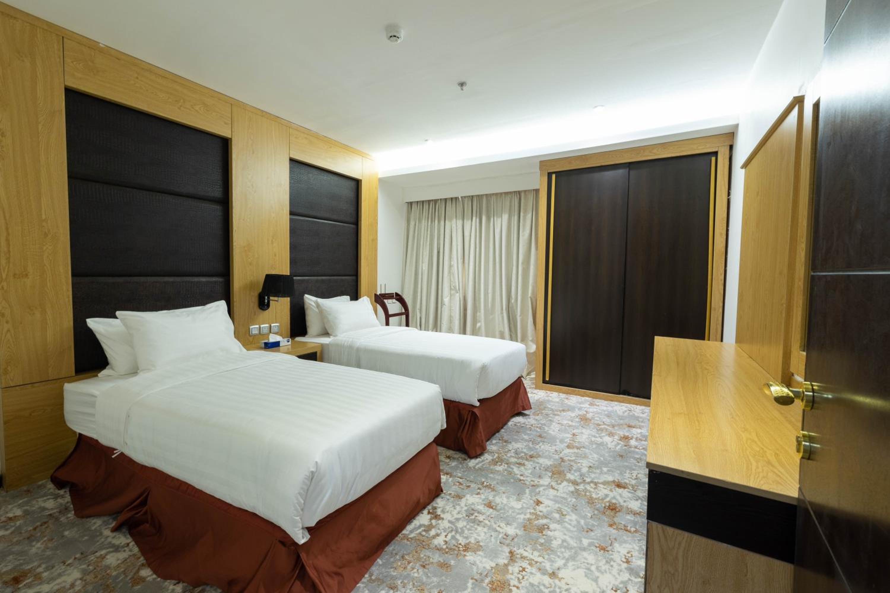 King Suite - Non-Smoking photo 1