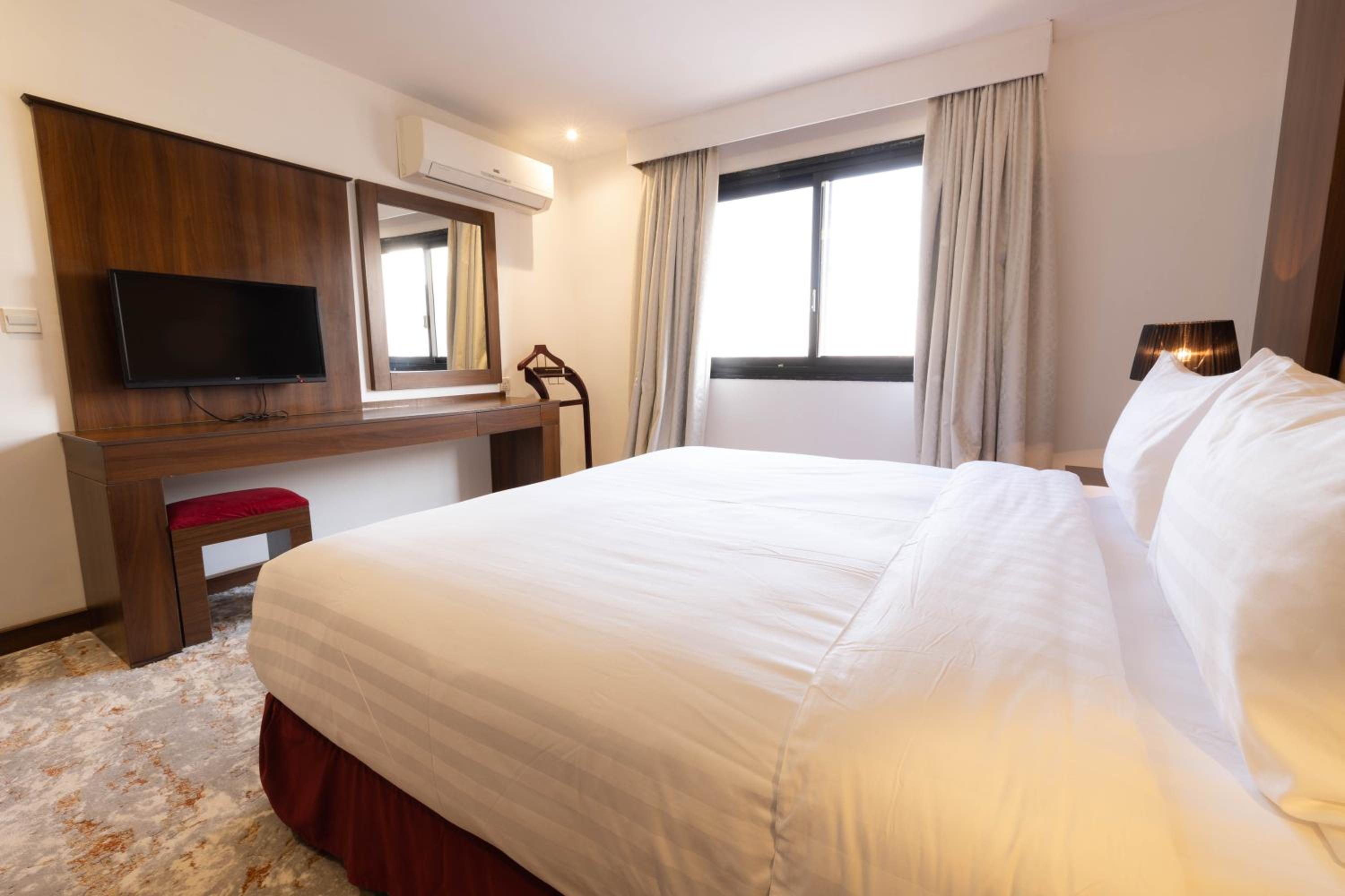 Junior Suite - Non-Smoking photo 1