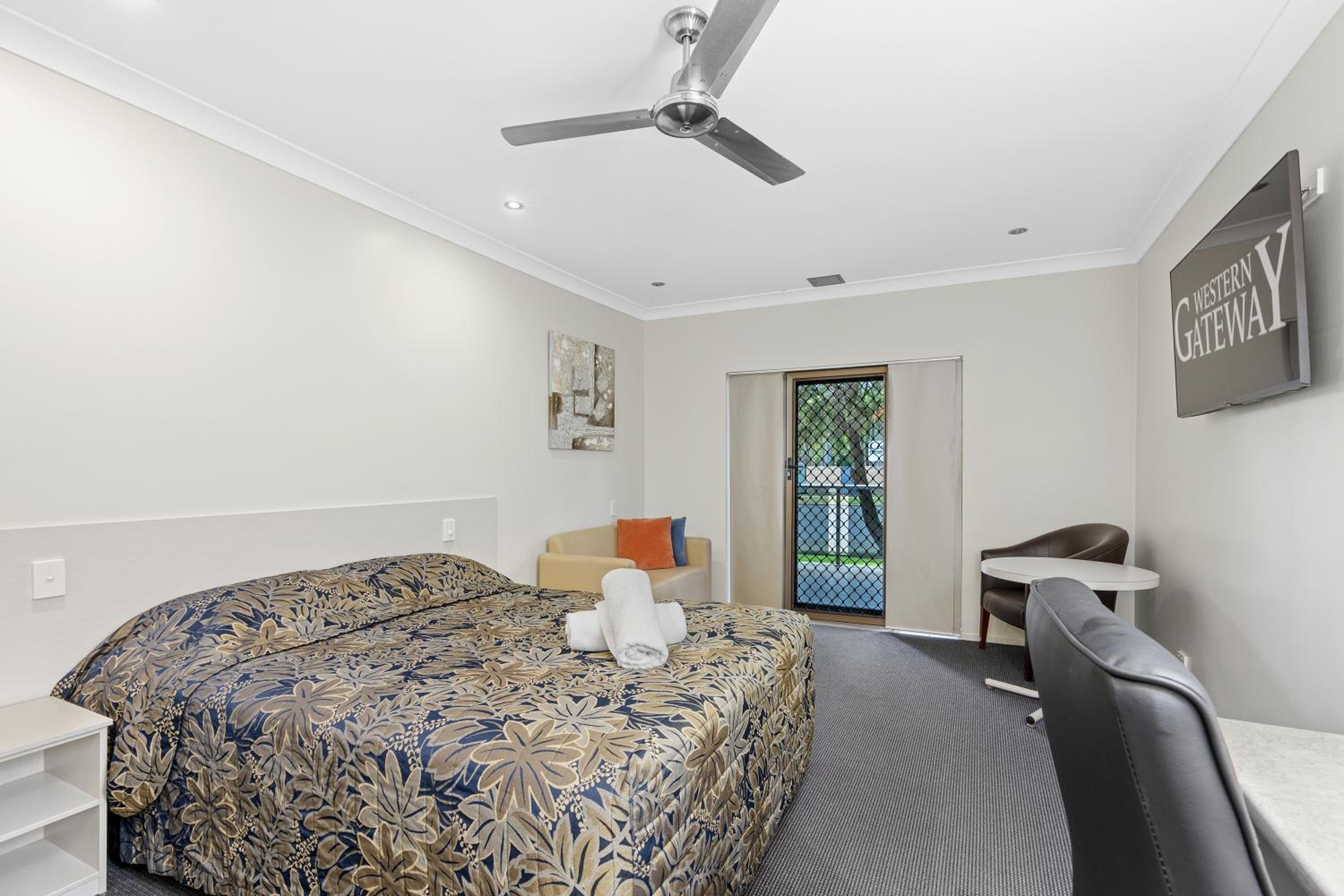 Queen Room with Balcony photo 1