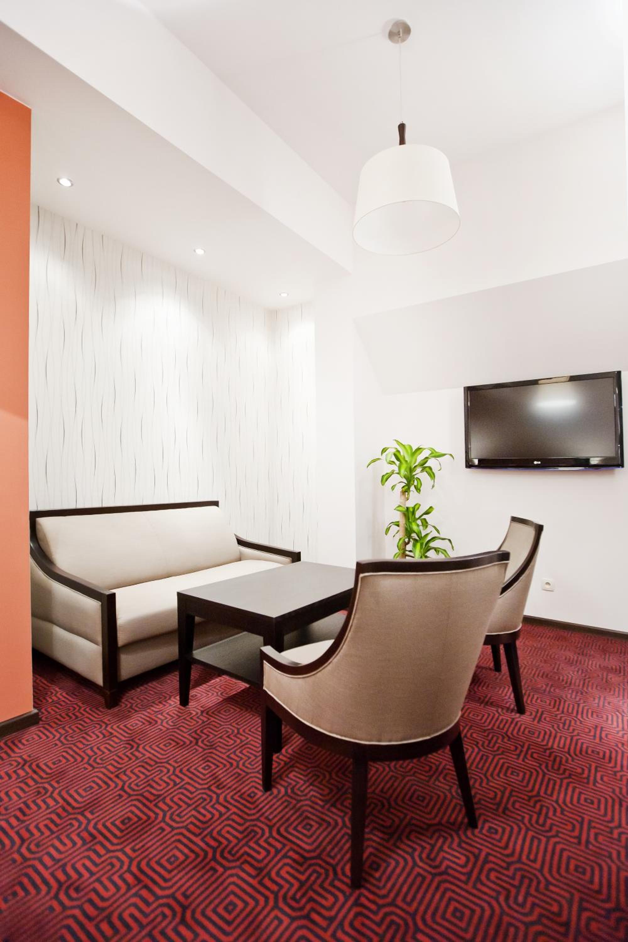 Business Double Room - Photo 6
