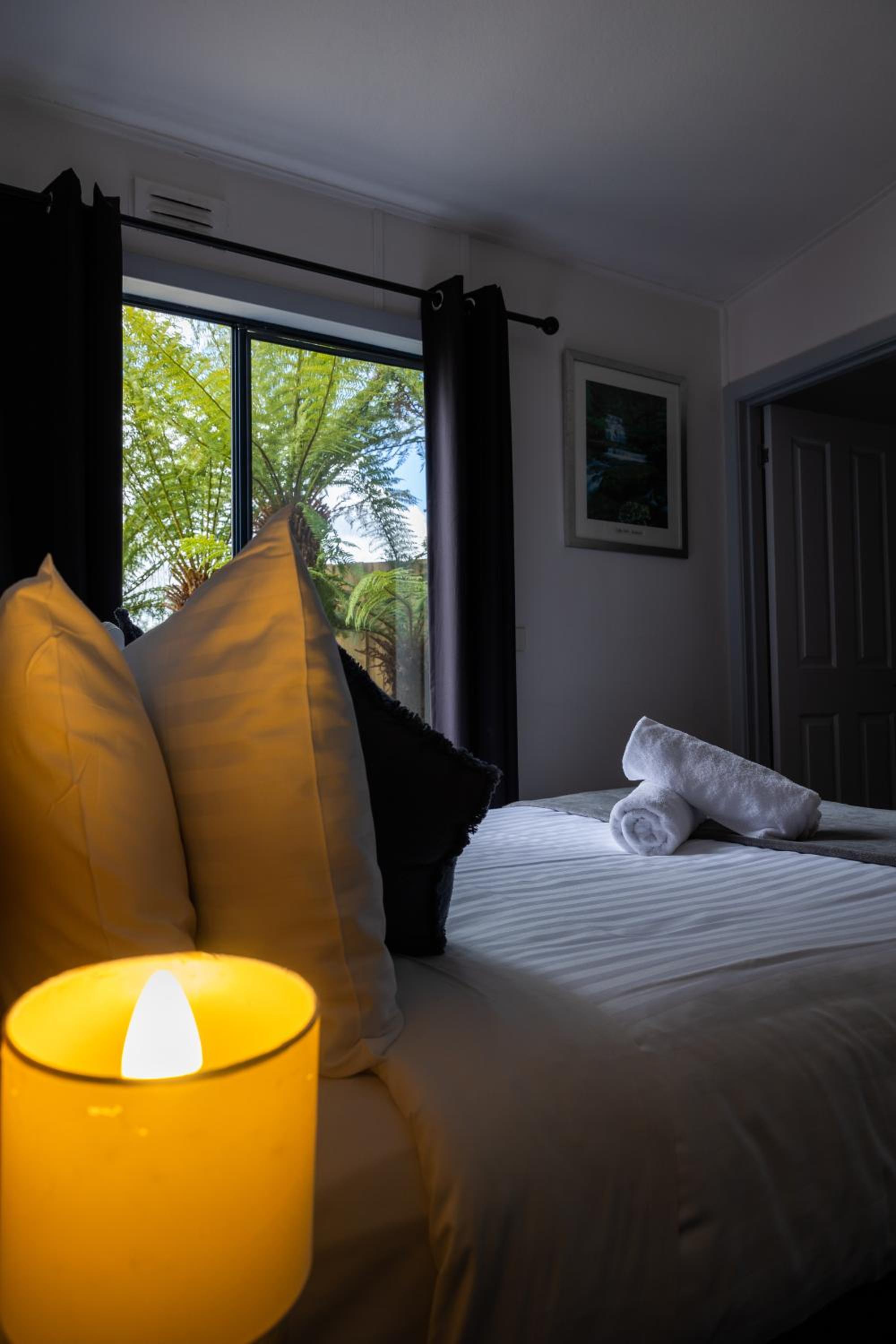 Standard Double Room with Lake View photo 3