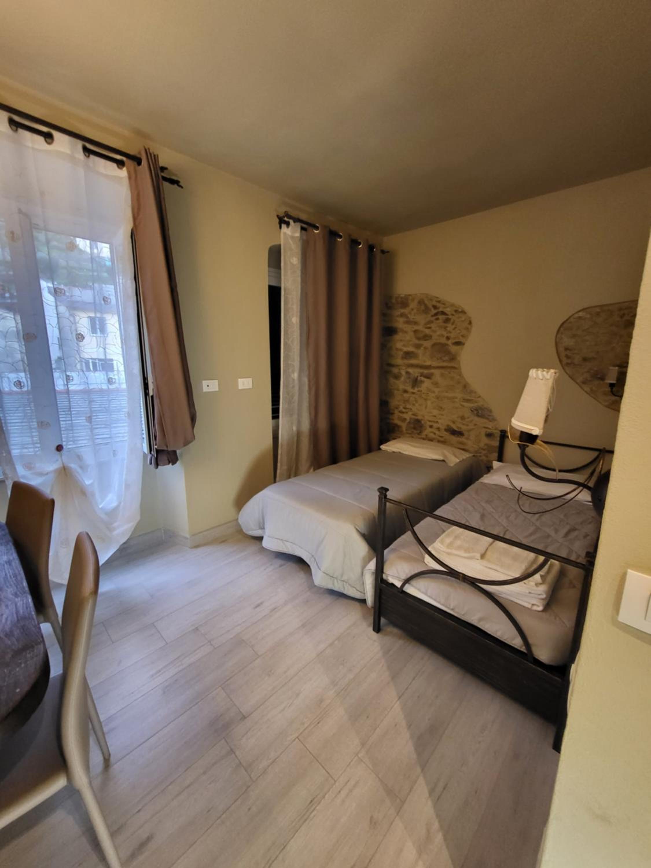 Family Room with Private Bathroom photo 1