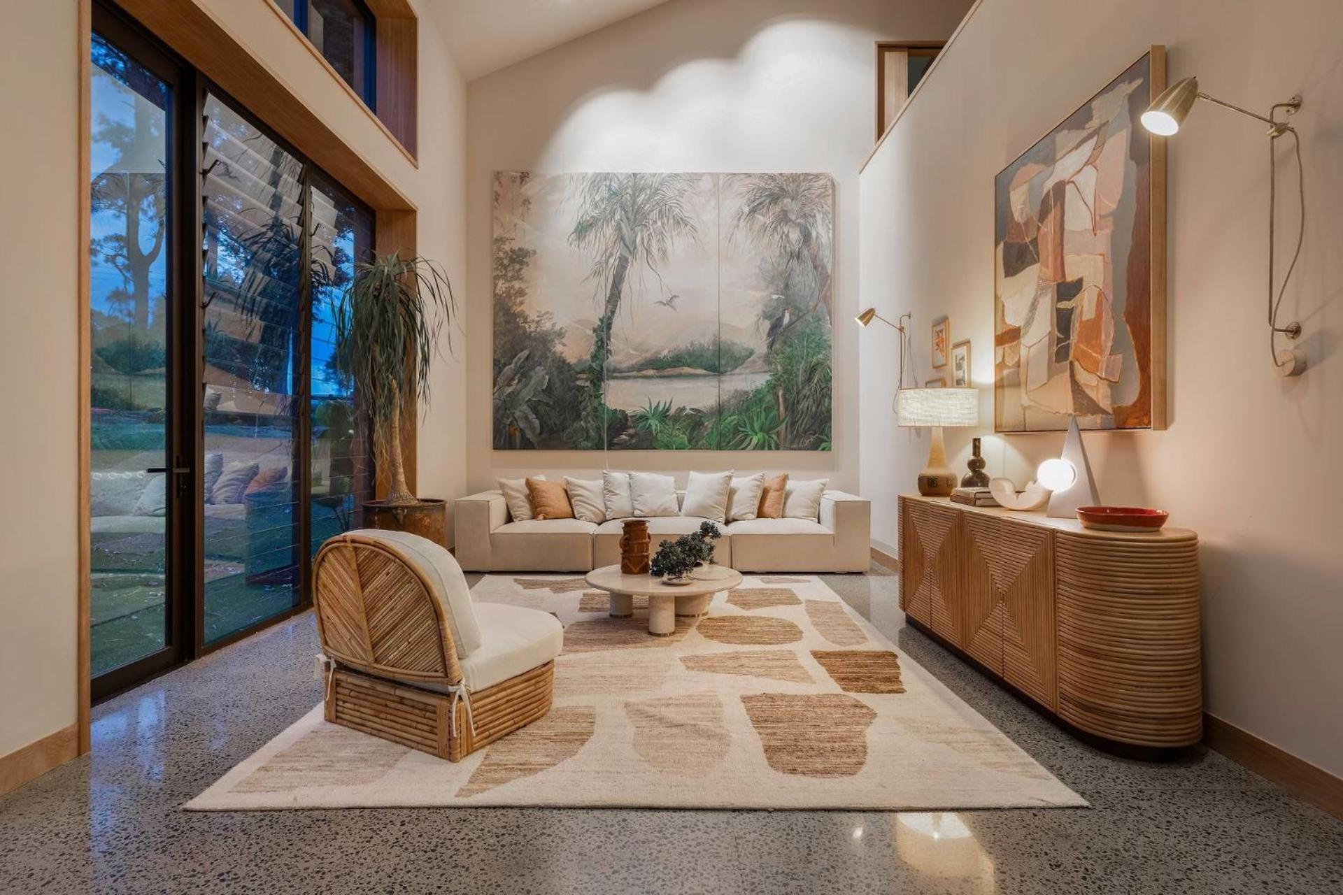 Eight-Bedroom House photo 1