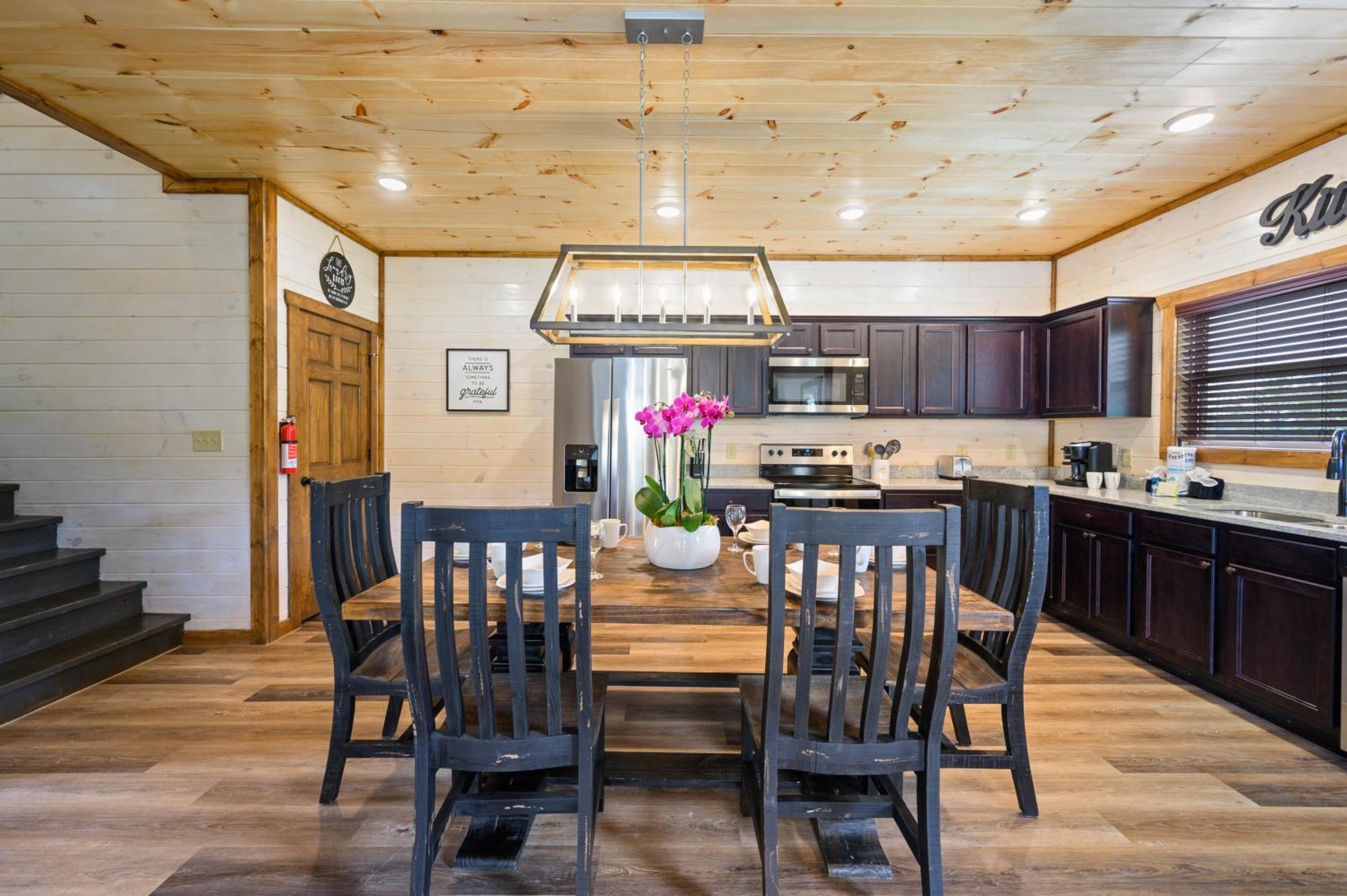 Three-Bedroom House - Photo 6