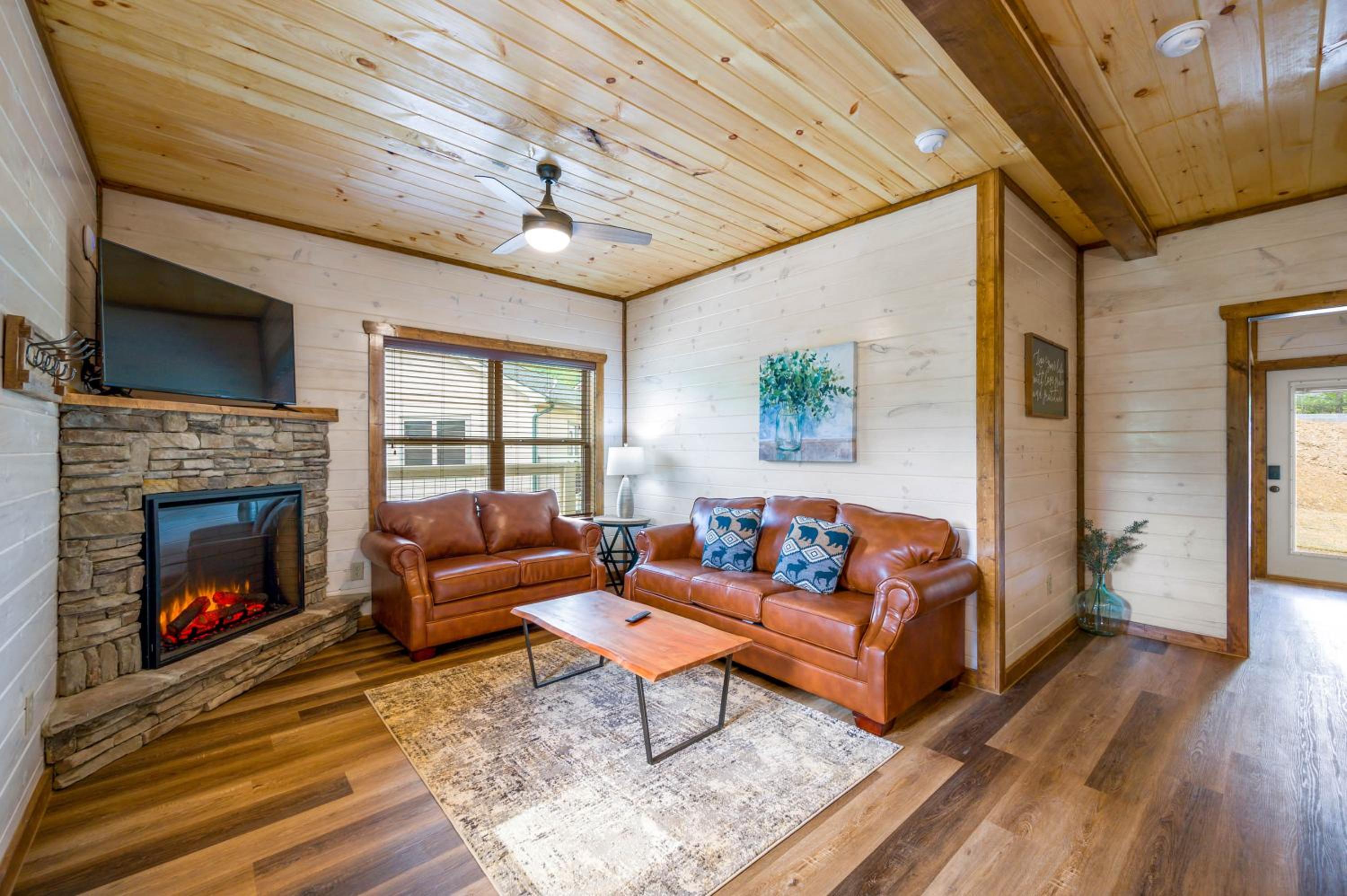 Three-Bedroom House - Photo 36