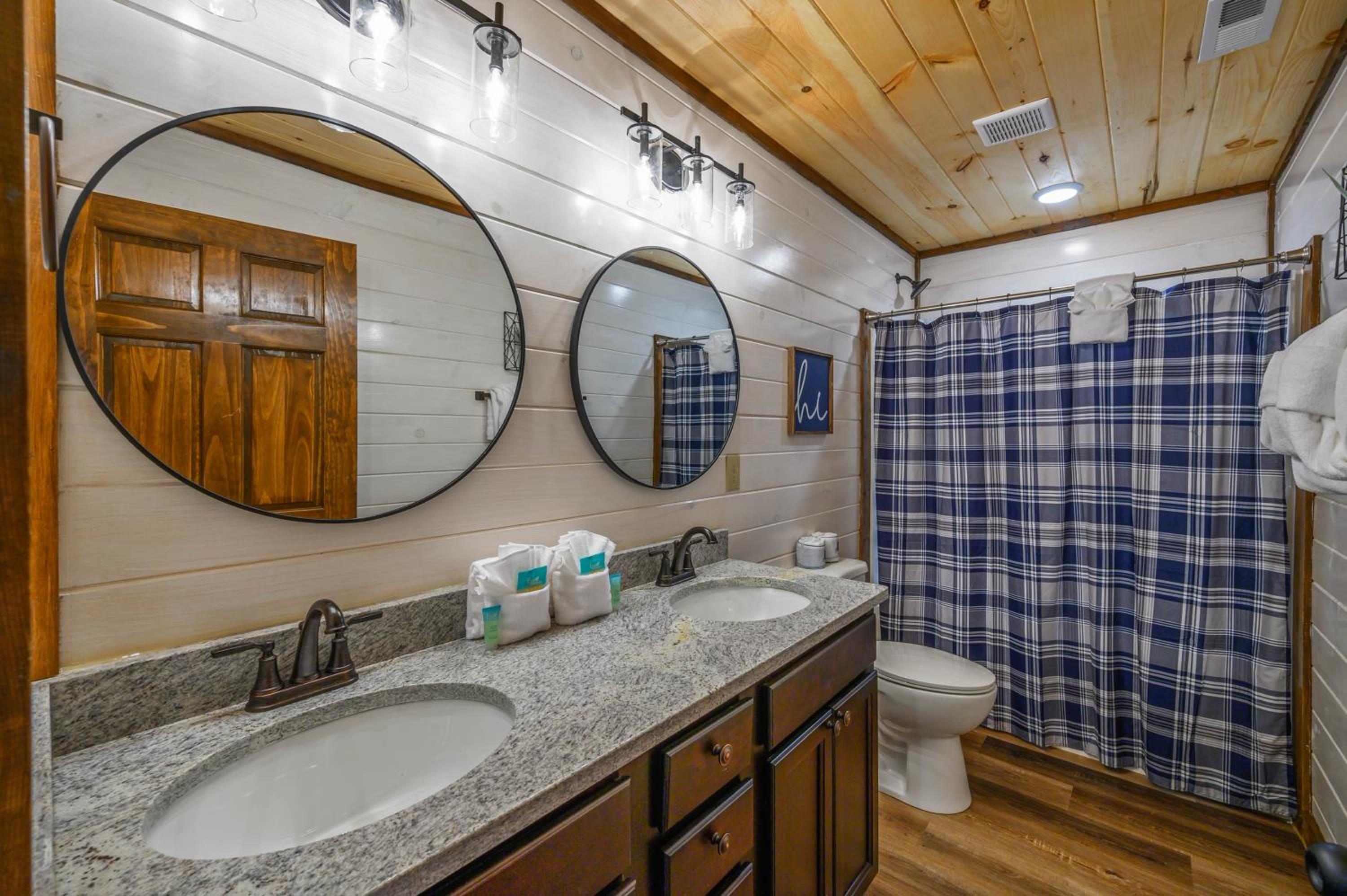 Three-Bedroom House - Photo 33