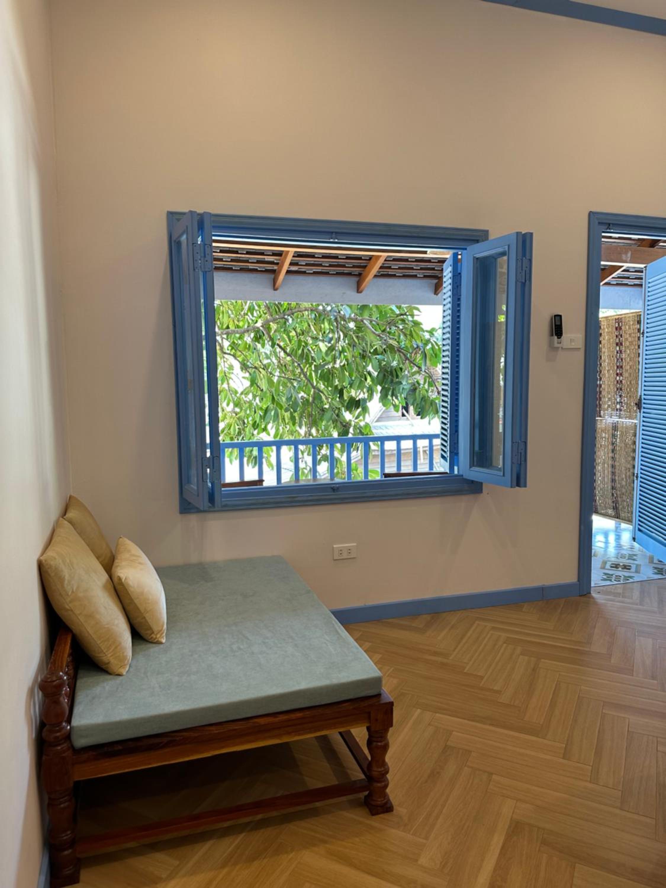 Deluxe Double Room with Balcony - Photo 9