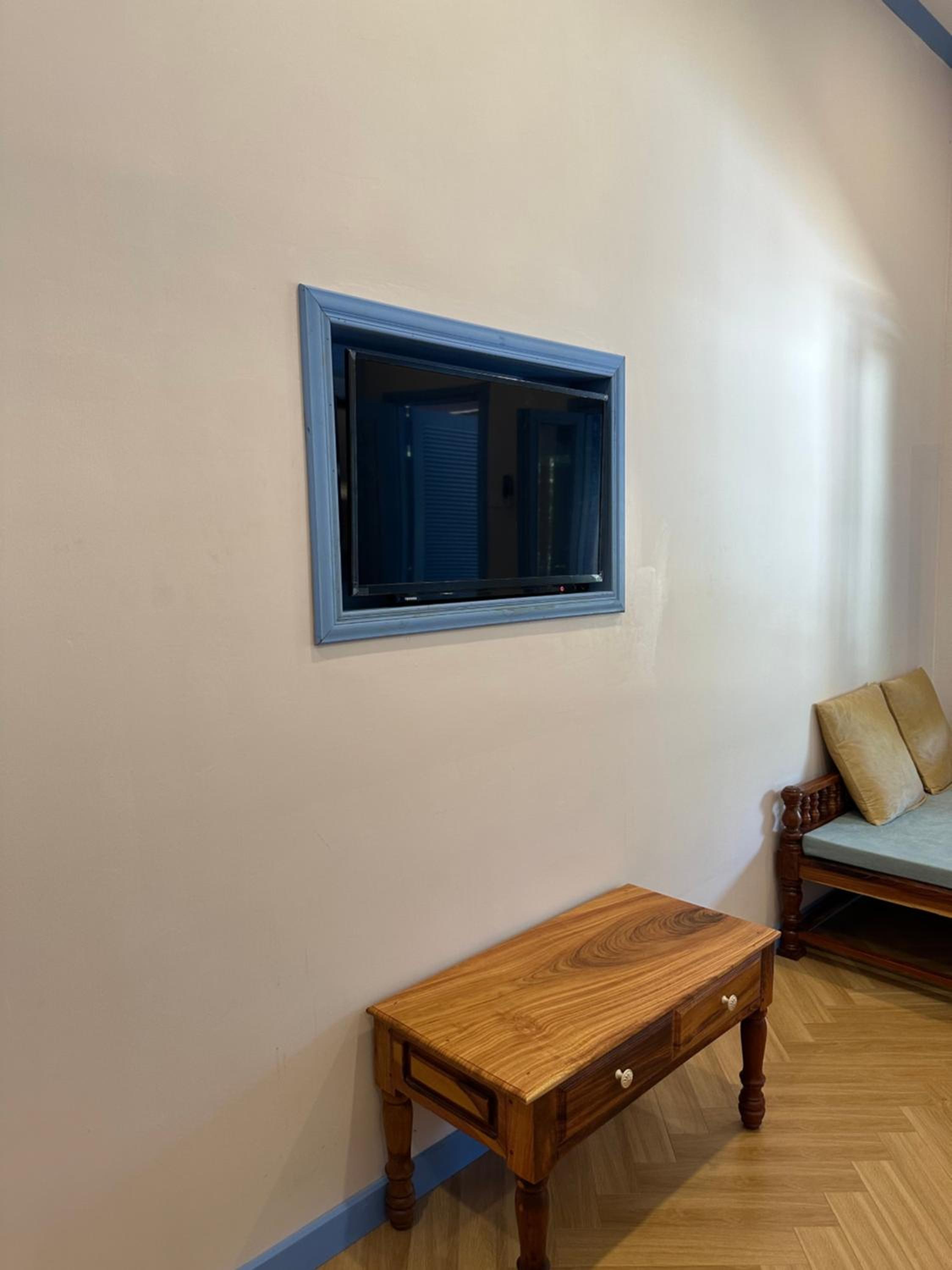 Deluxe Double Room with Balcony - Photo 8