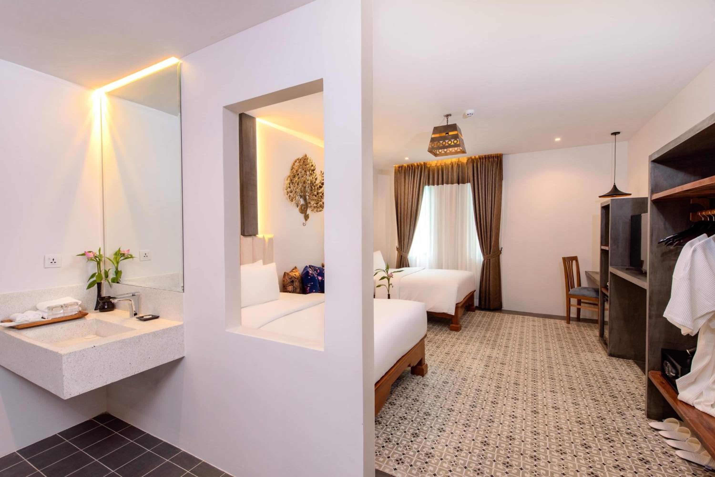 Double Room with Two Double Bed - Photo 1