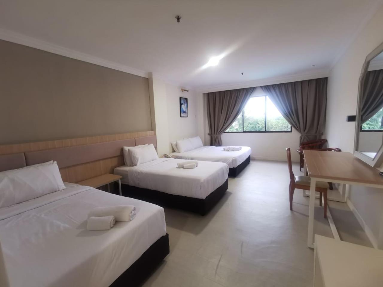 Superior Quadruple Room - Photo 3