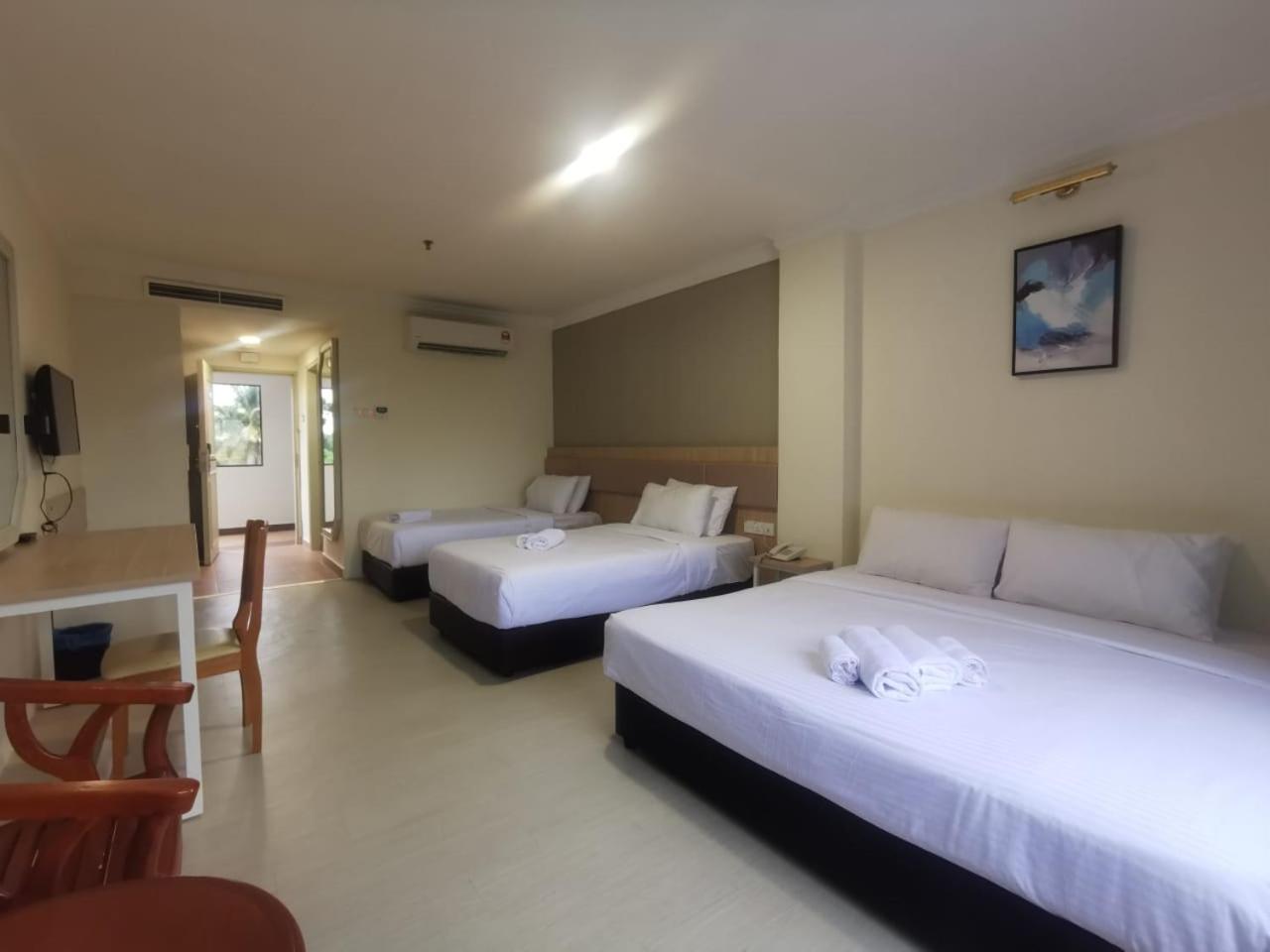 Superior Quadruple Room - Photo 4