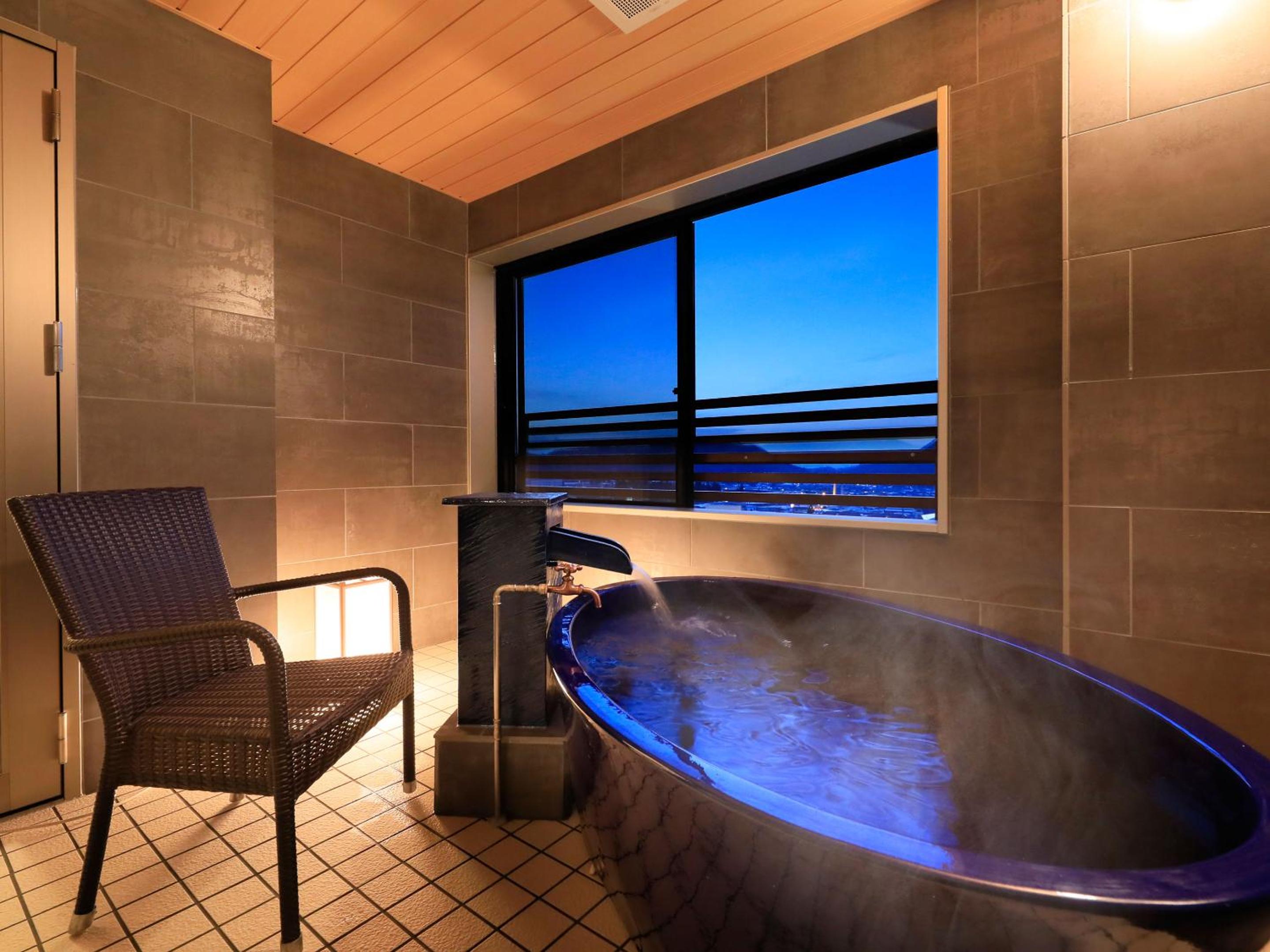 Suite with Spa Bath - Photo 3
