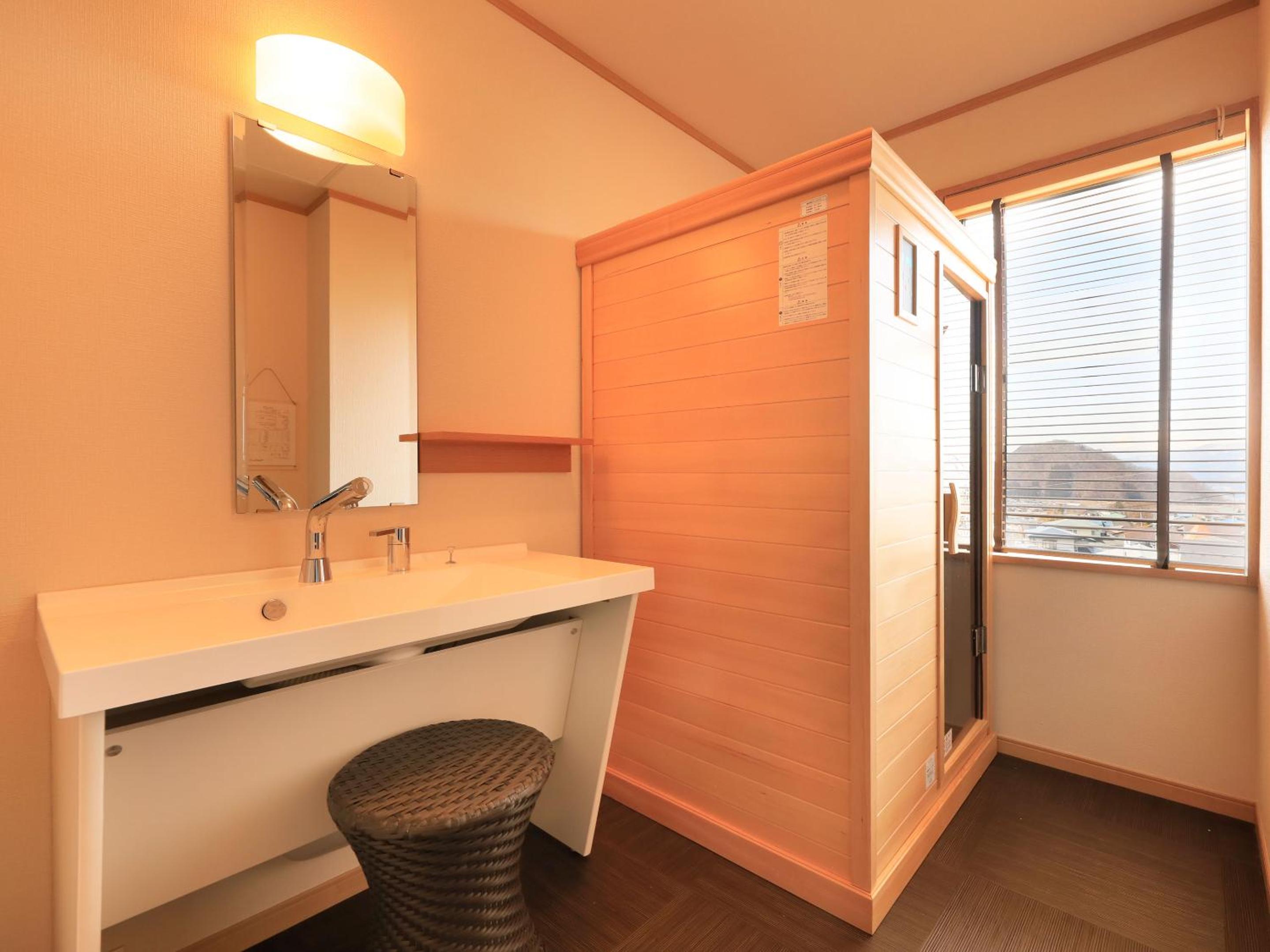 Suite with Spa Bath - Photo 10