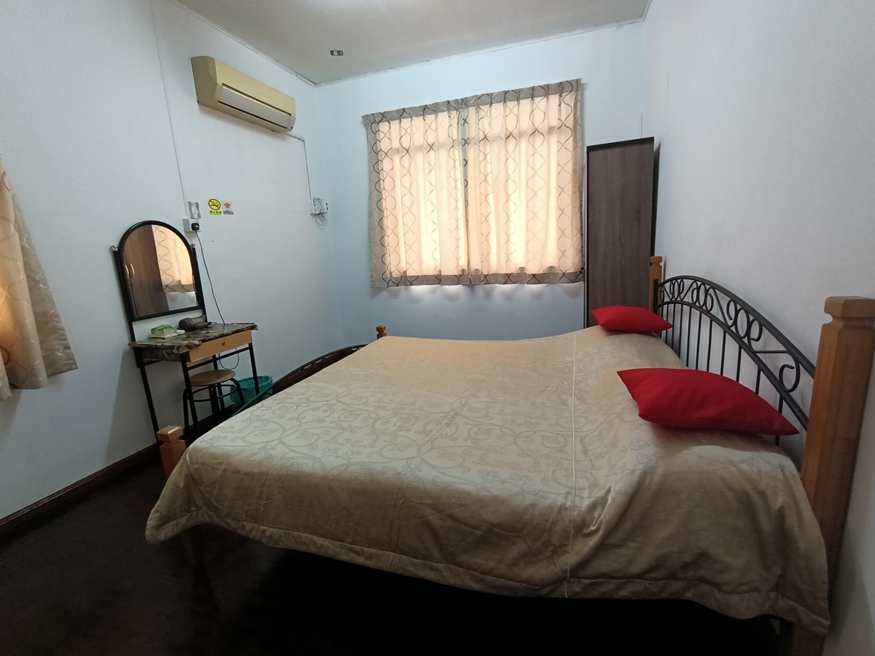 Double Room with Shared Bathroom photo 2