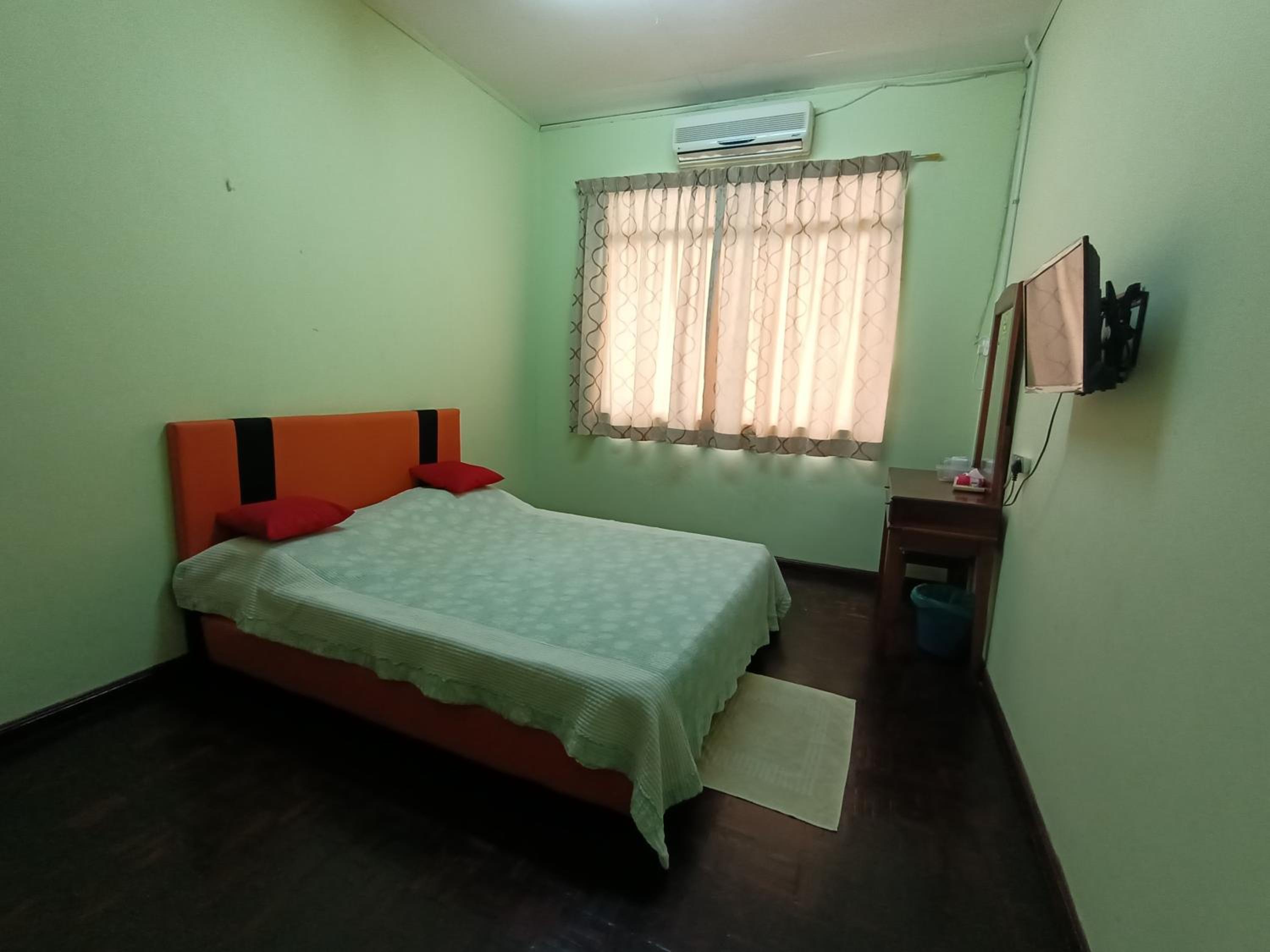 Double Room with Shared Bathroom photo 3