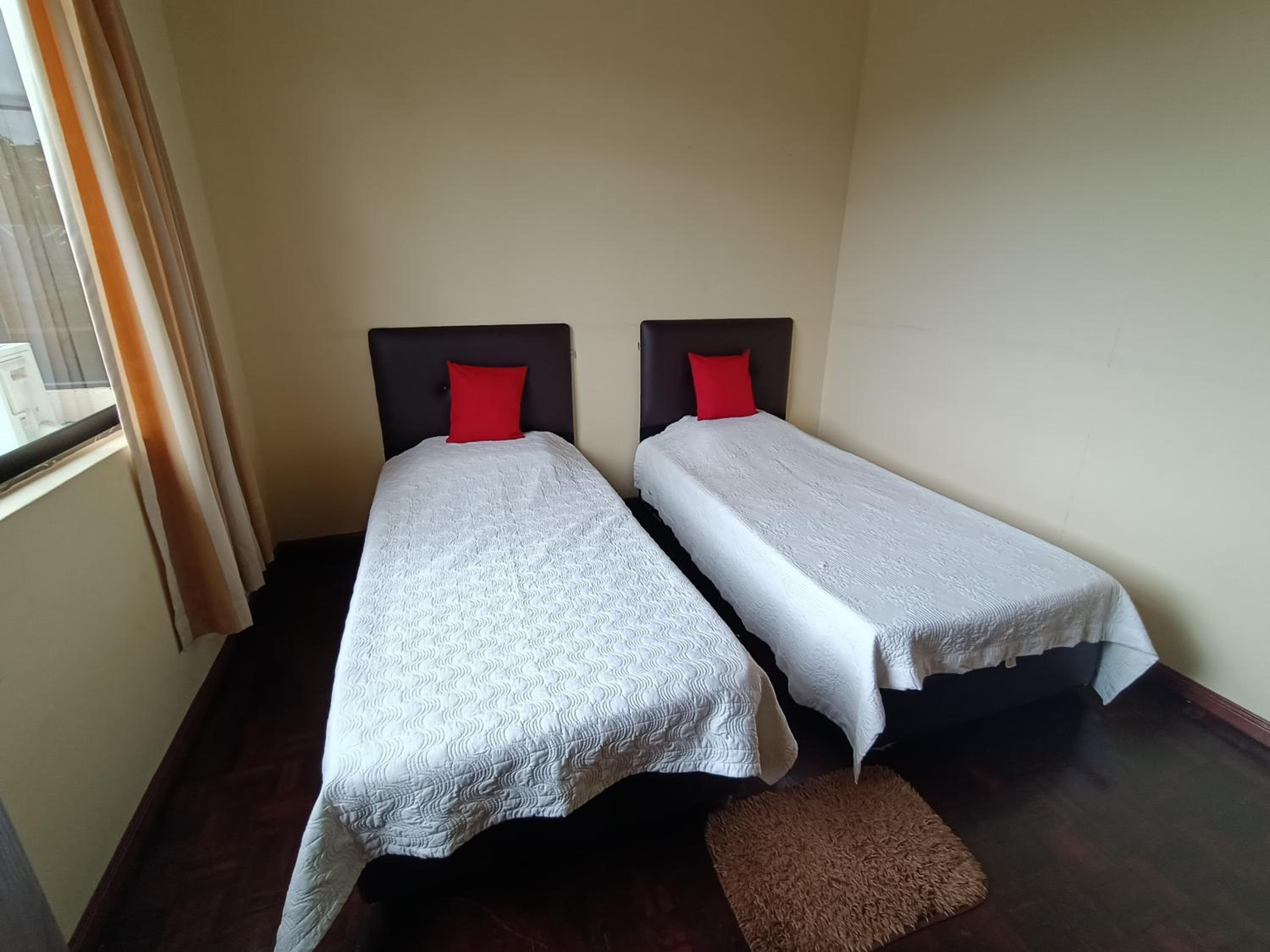 Twin Room with Shared Bathroom photo 2