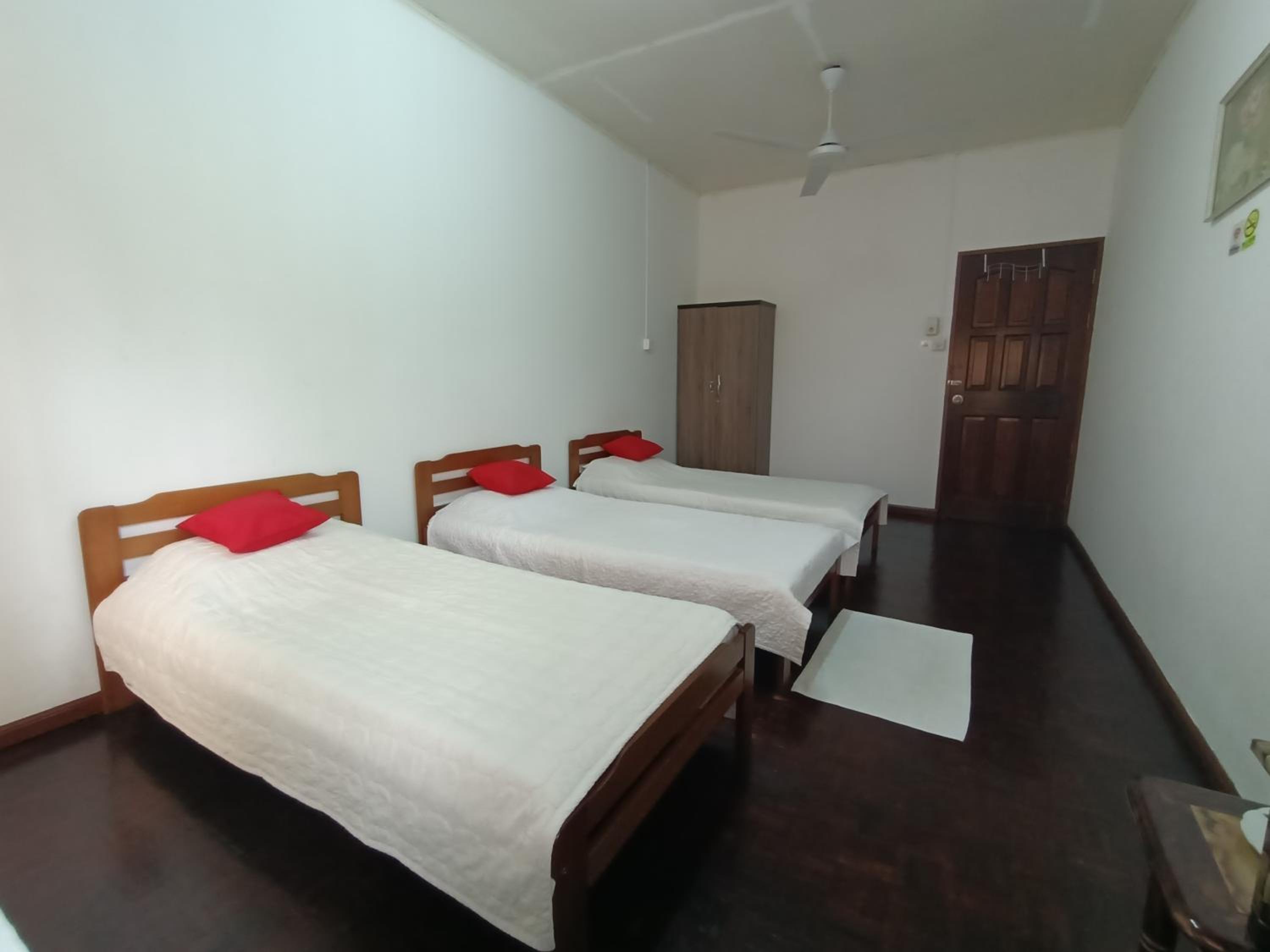 Triple Room with Shared Bathroom photo 2