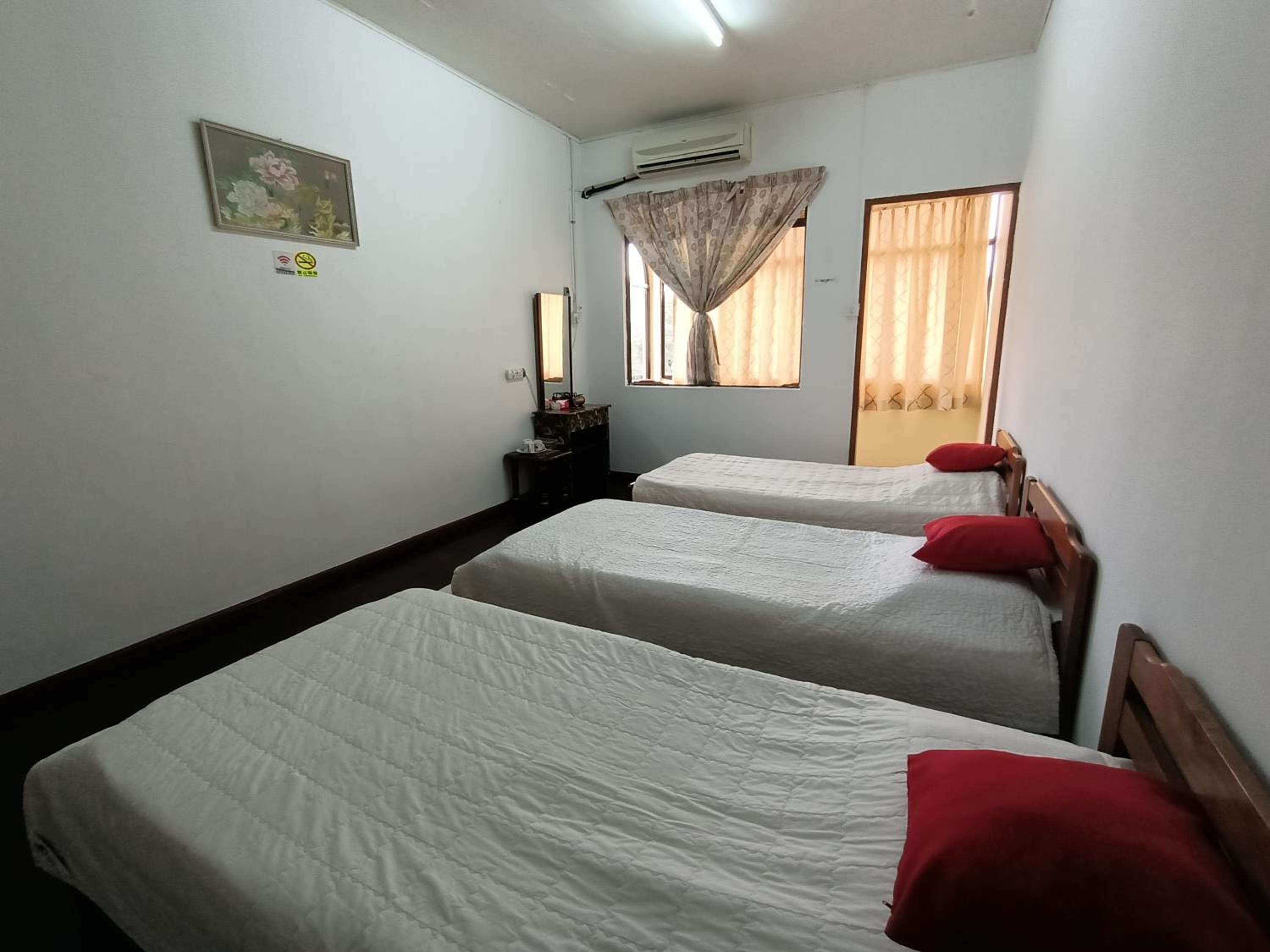 Triple Room with Shared Bathroom photo 3