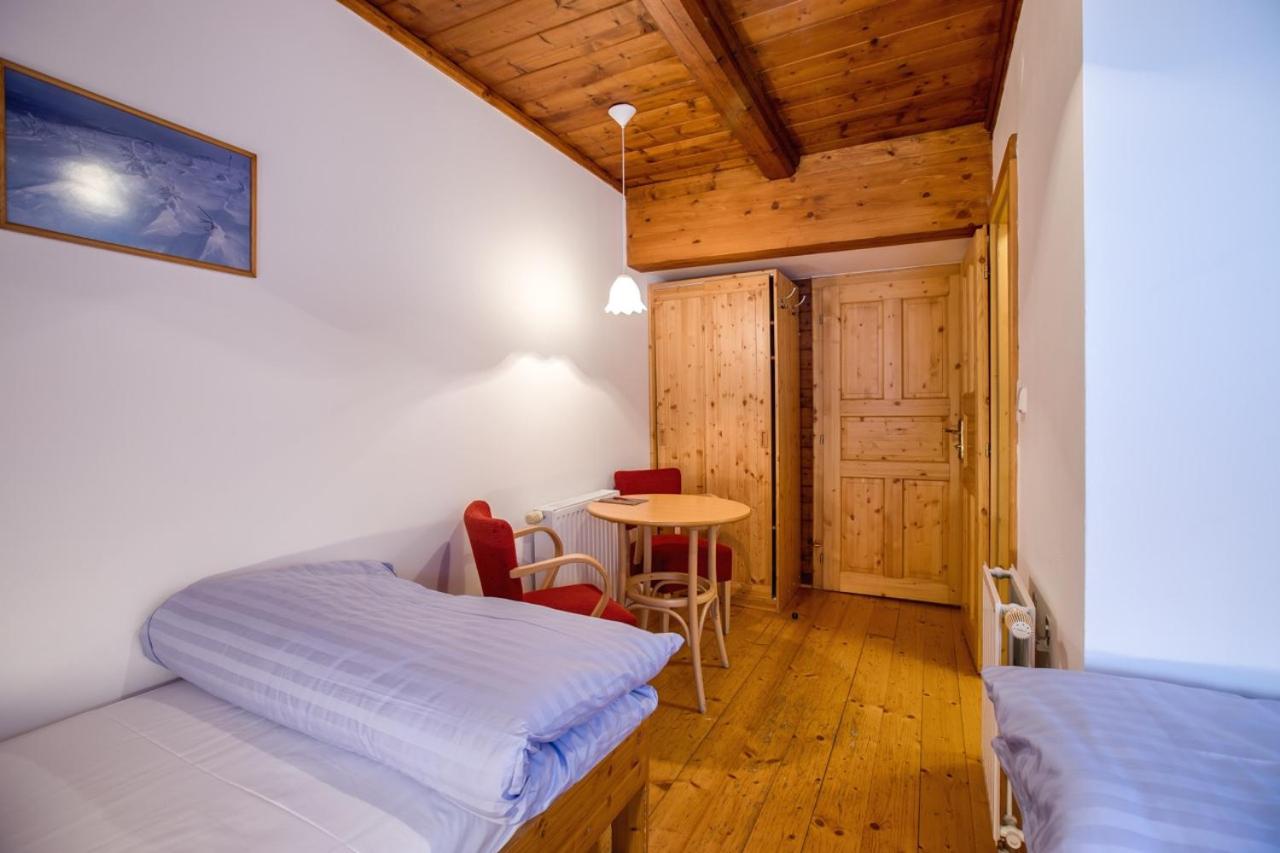 Standard Twin Room photo 2
