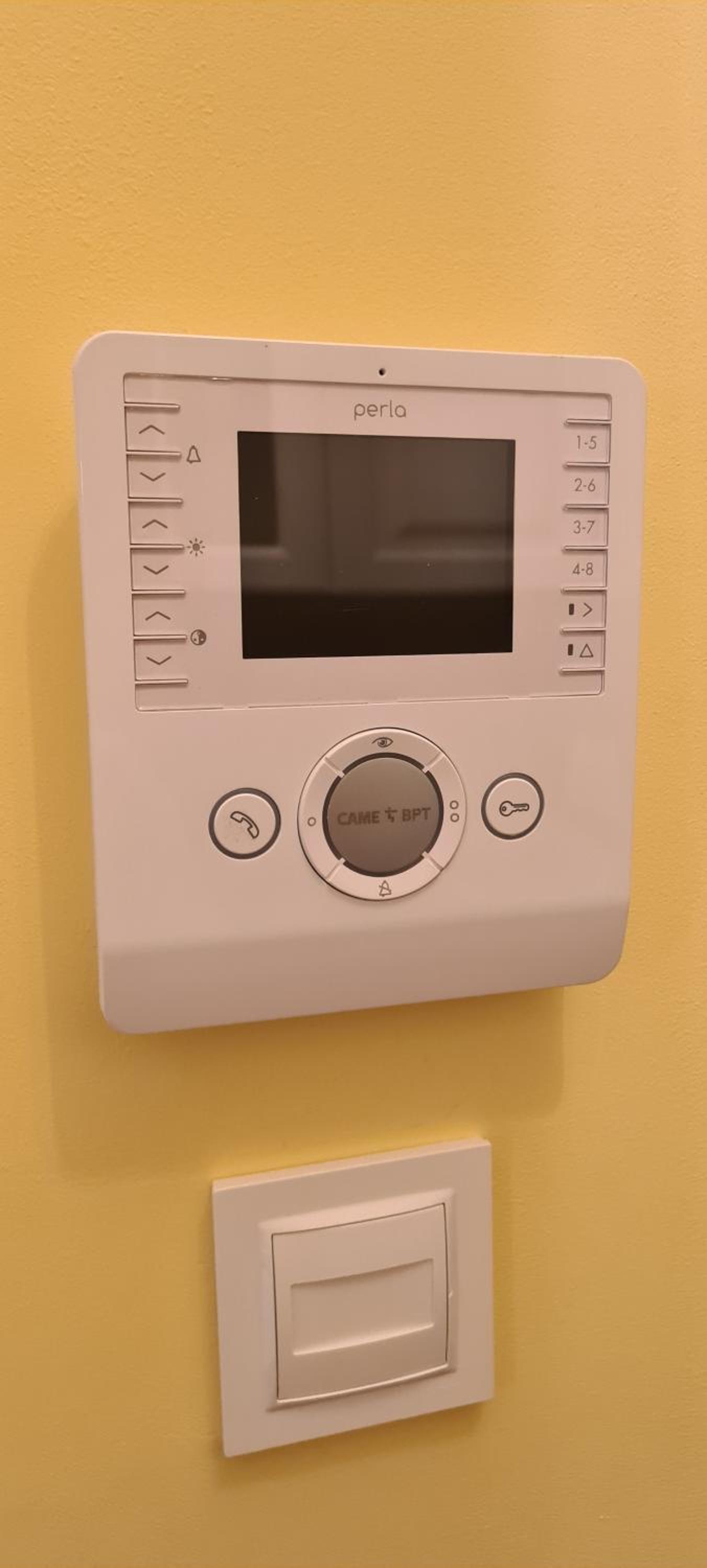 One-Bedroom Apartment - Photo 1