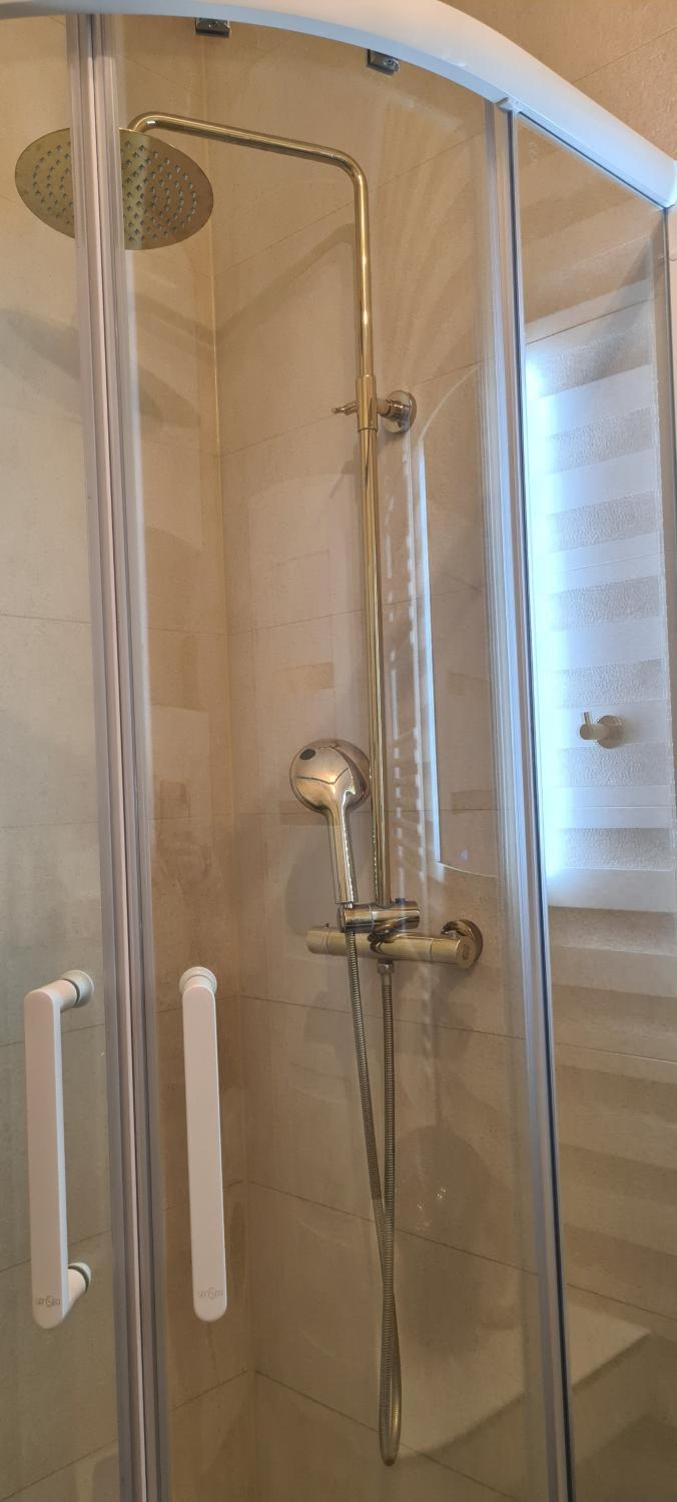 One-Bedroom Apartment - Photo 2