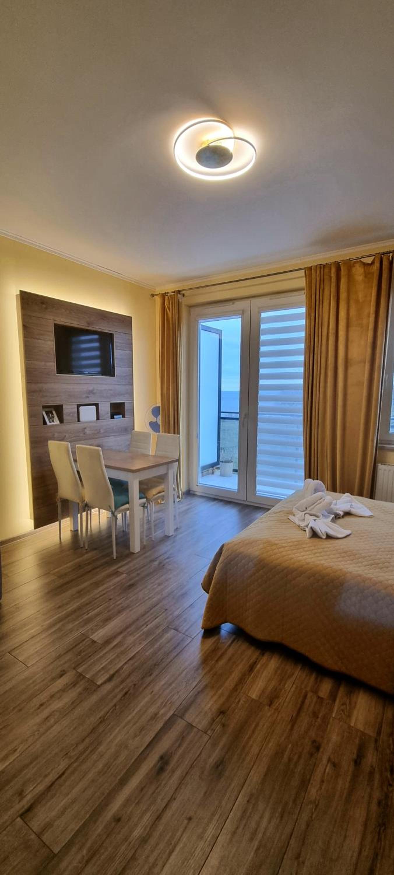 One-Bedroom Apartment - Photo 3