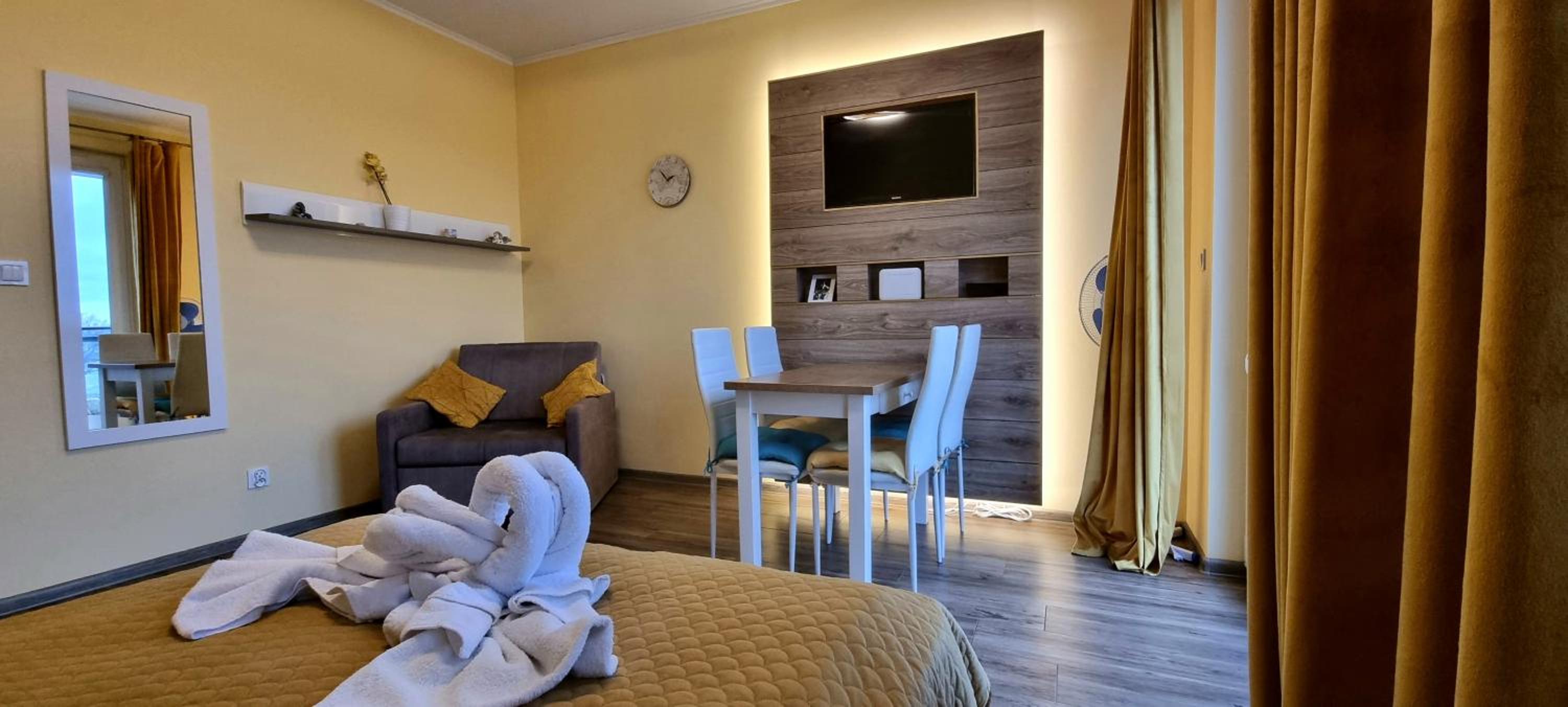 One-Bedroom Apartment - Photo 12