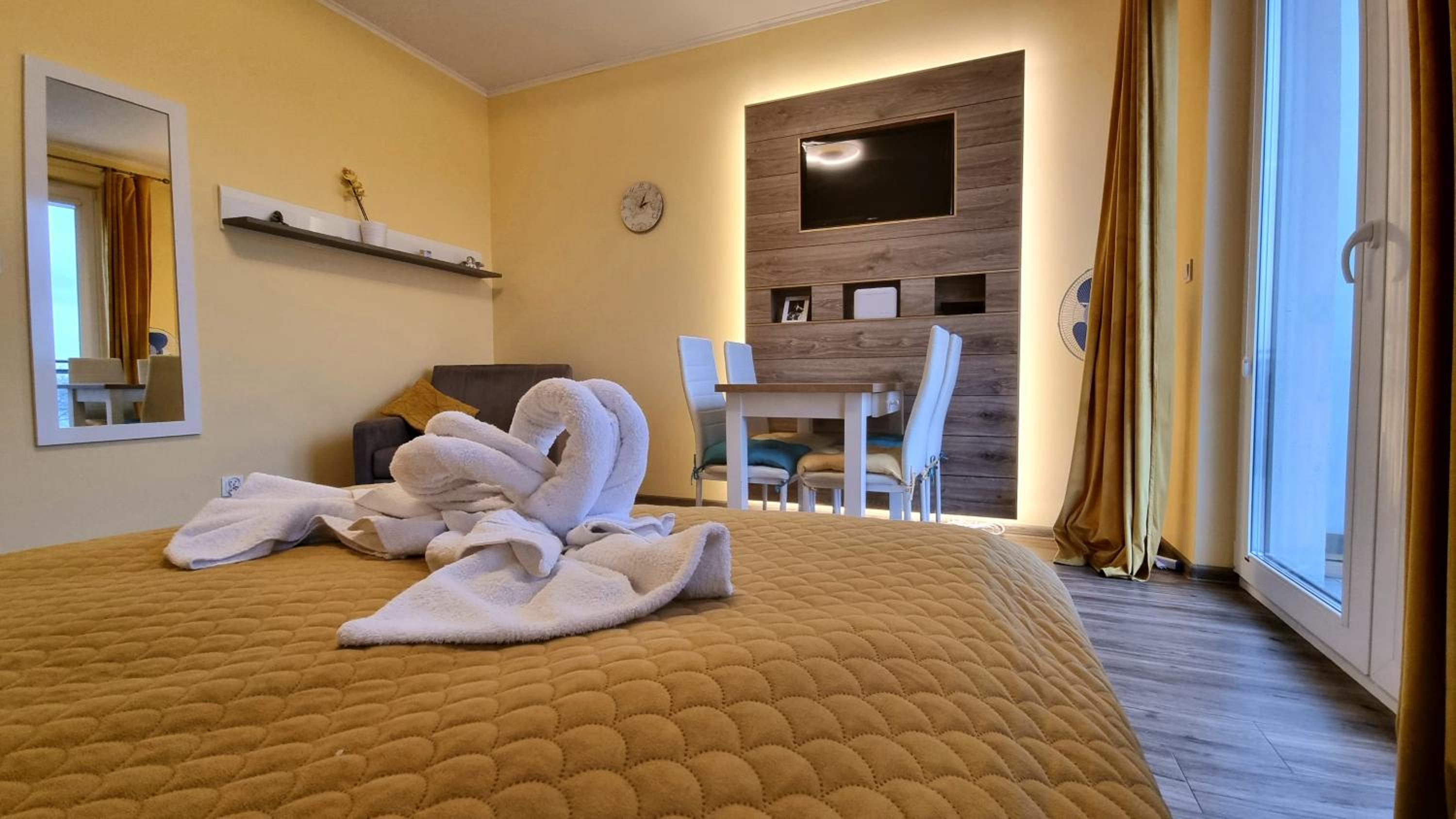 One-Bedroom Apartment - Photo 15