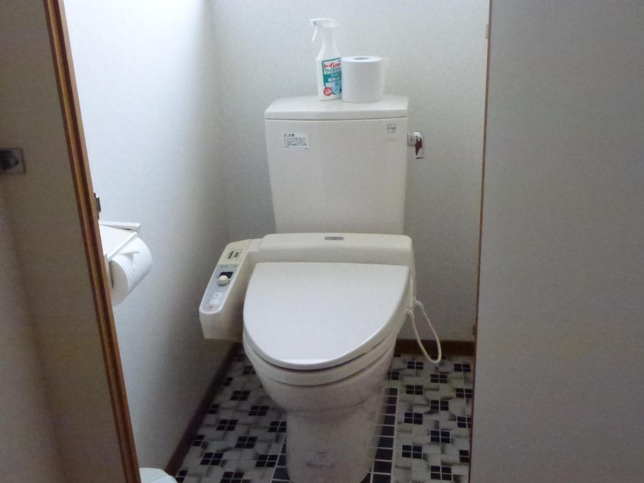 Twin Room with Shared Bathroom photo 2