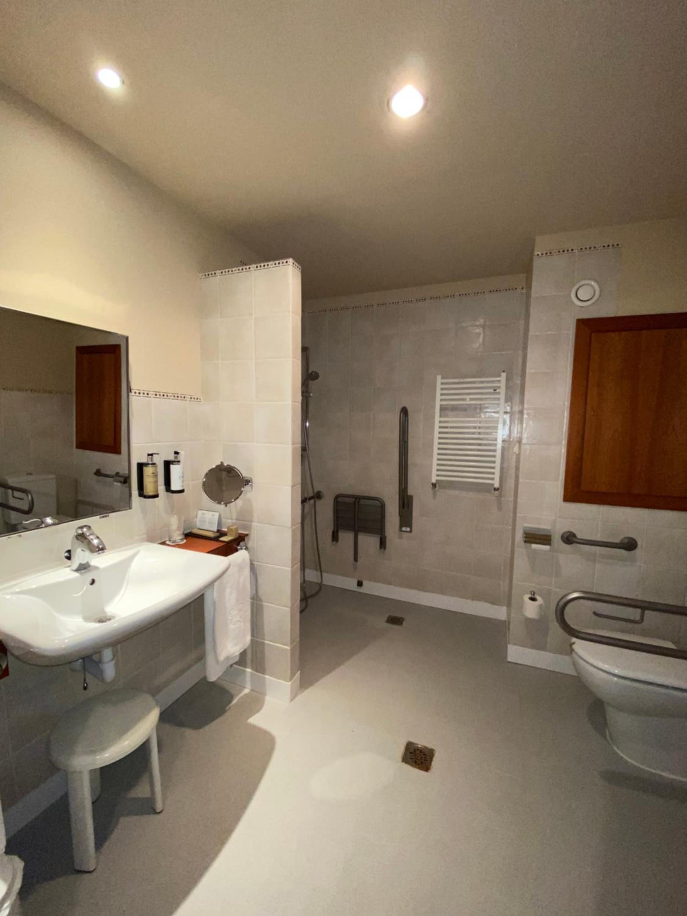 Double Room - Disability Access - Photo 4
