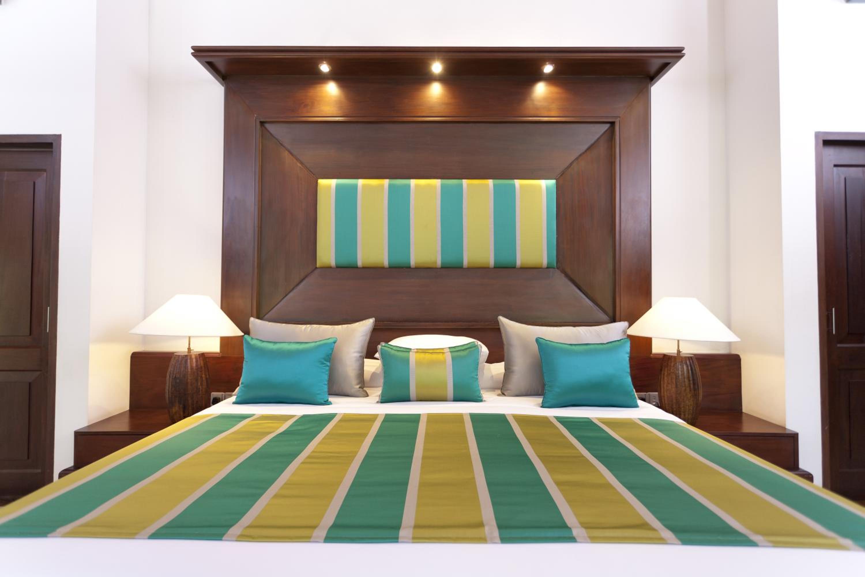 Bed & Sleeping Area
