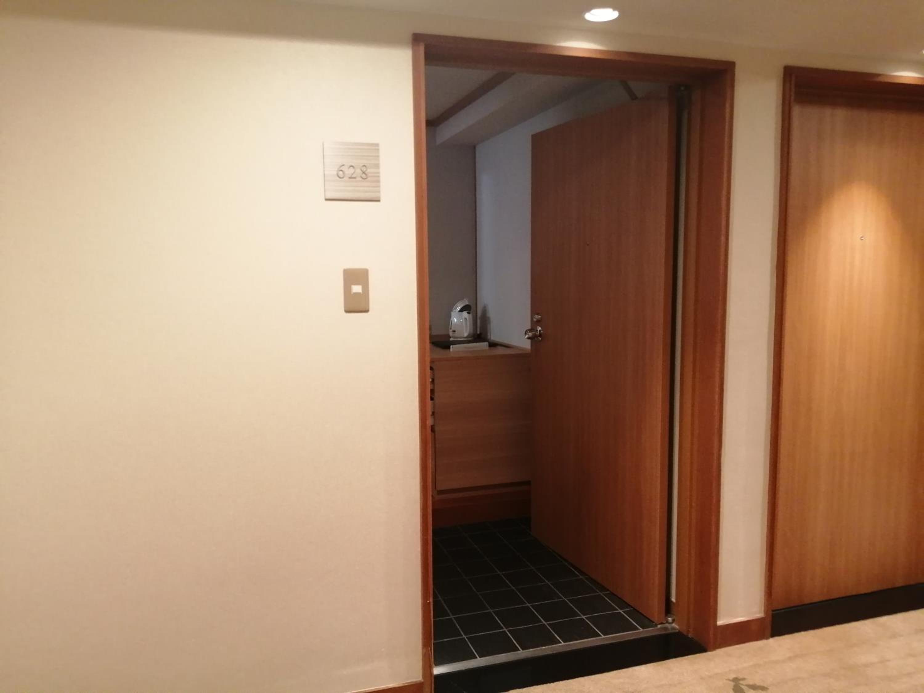 Japanese-Style Family Room - City View