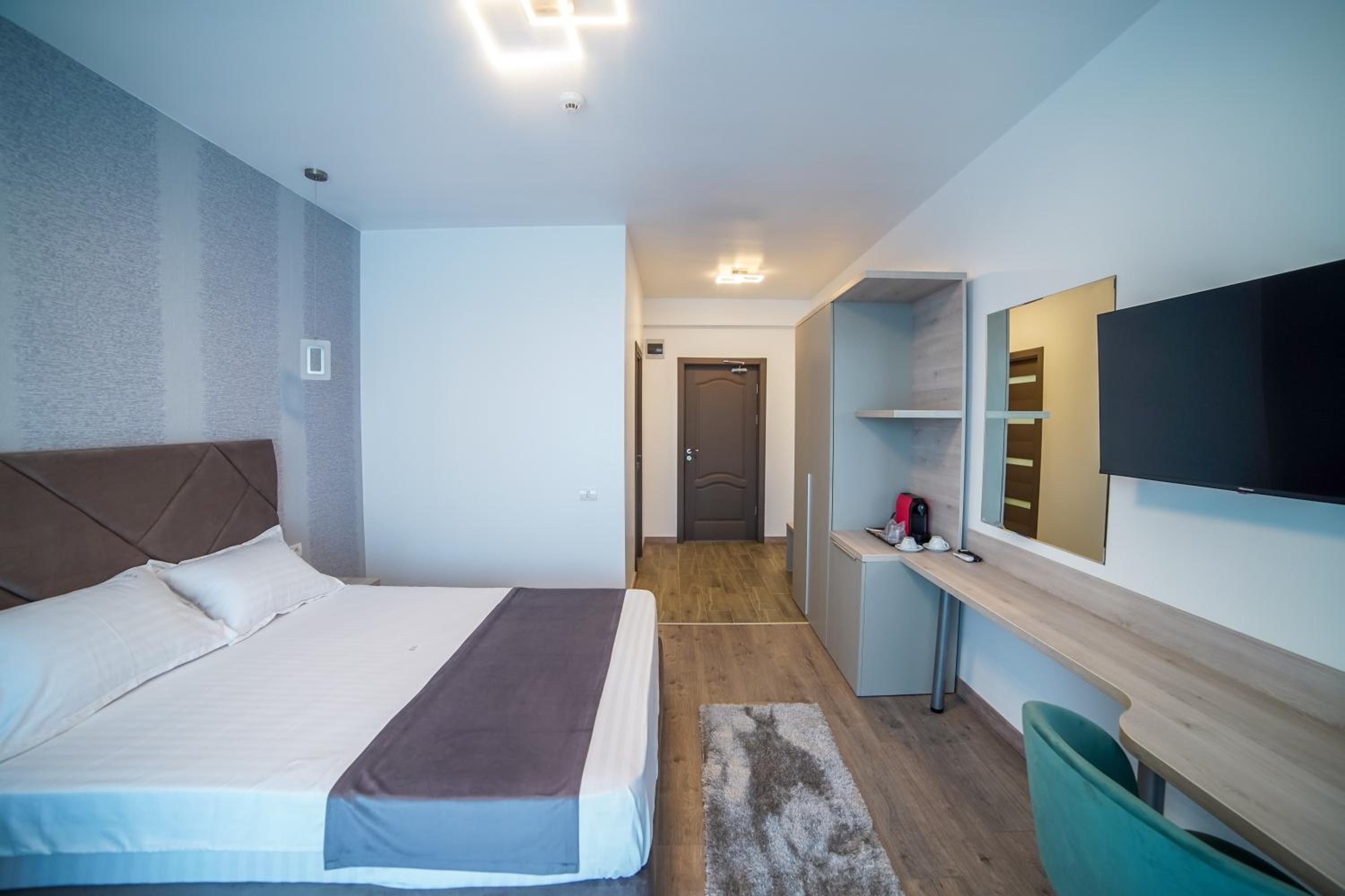Deluxe Double Room with Side Sea View photo 1
