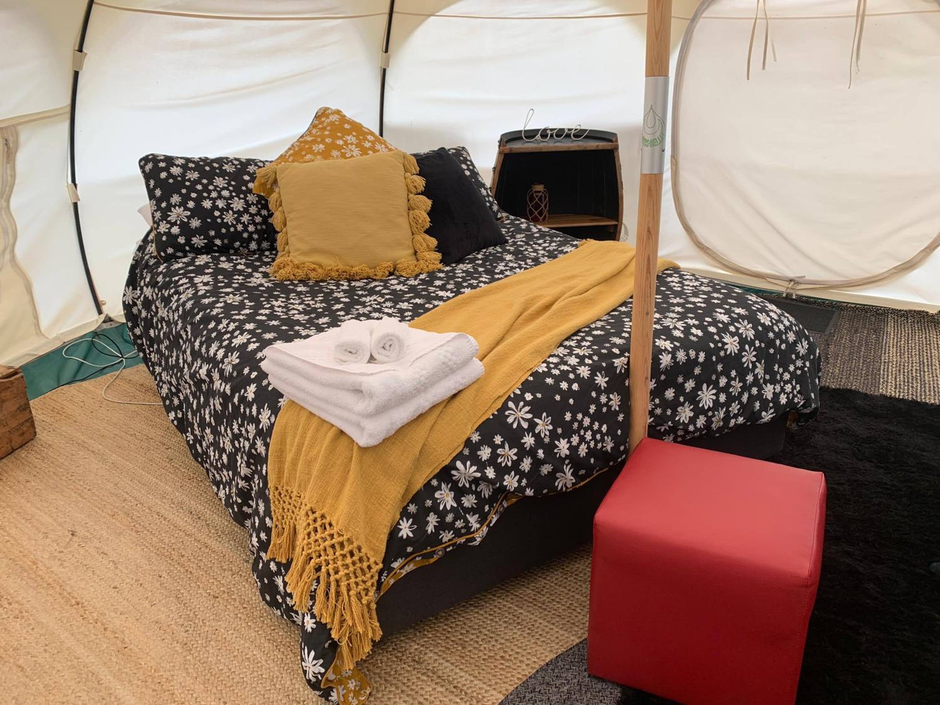 Tent - 4 - Photo 1