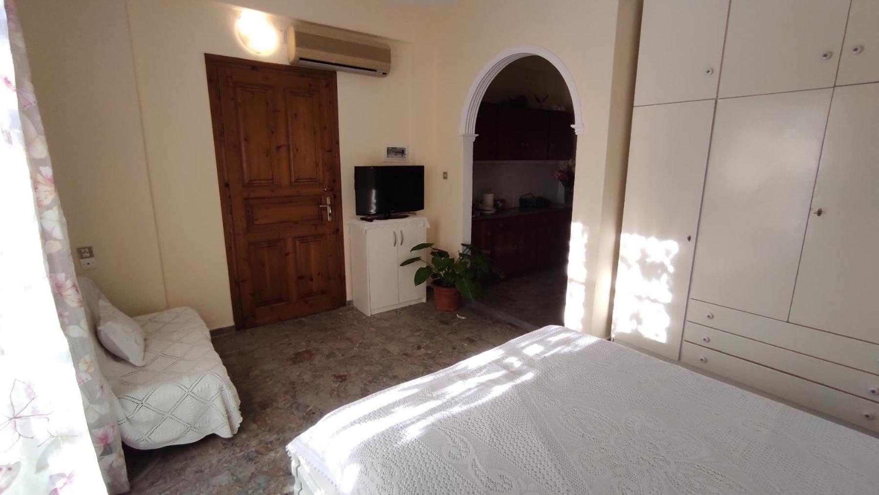One-Bedroom Apartment - Photo 4