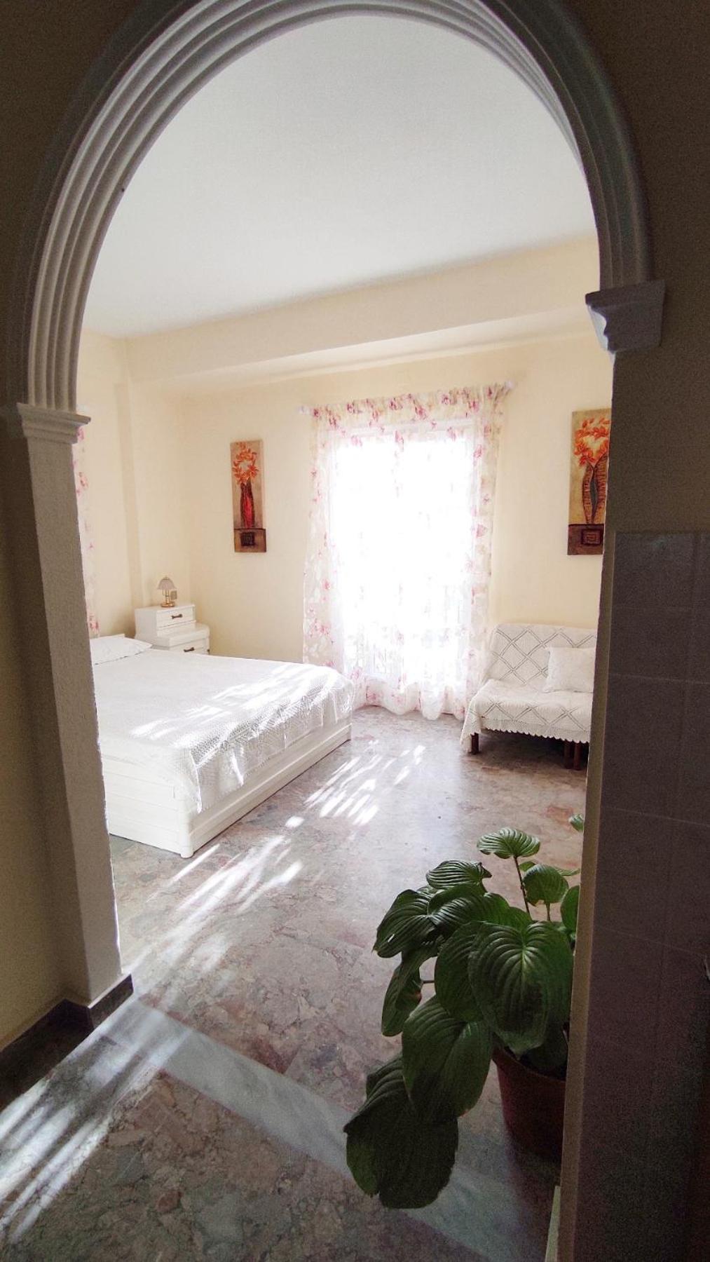 One-Bedroom Apartment - Photo 11