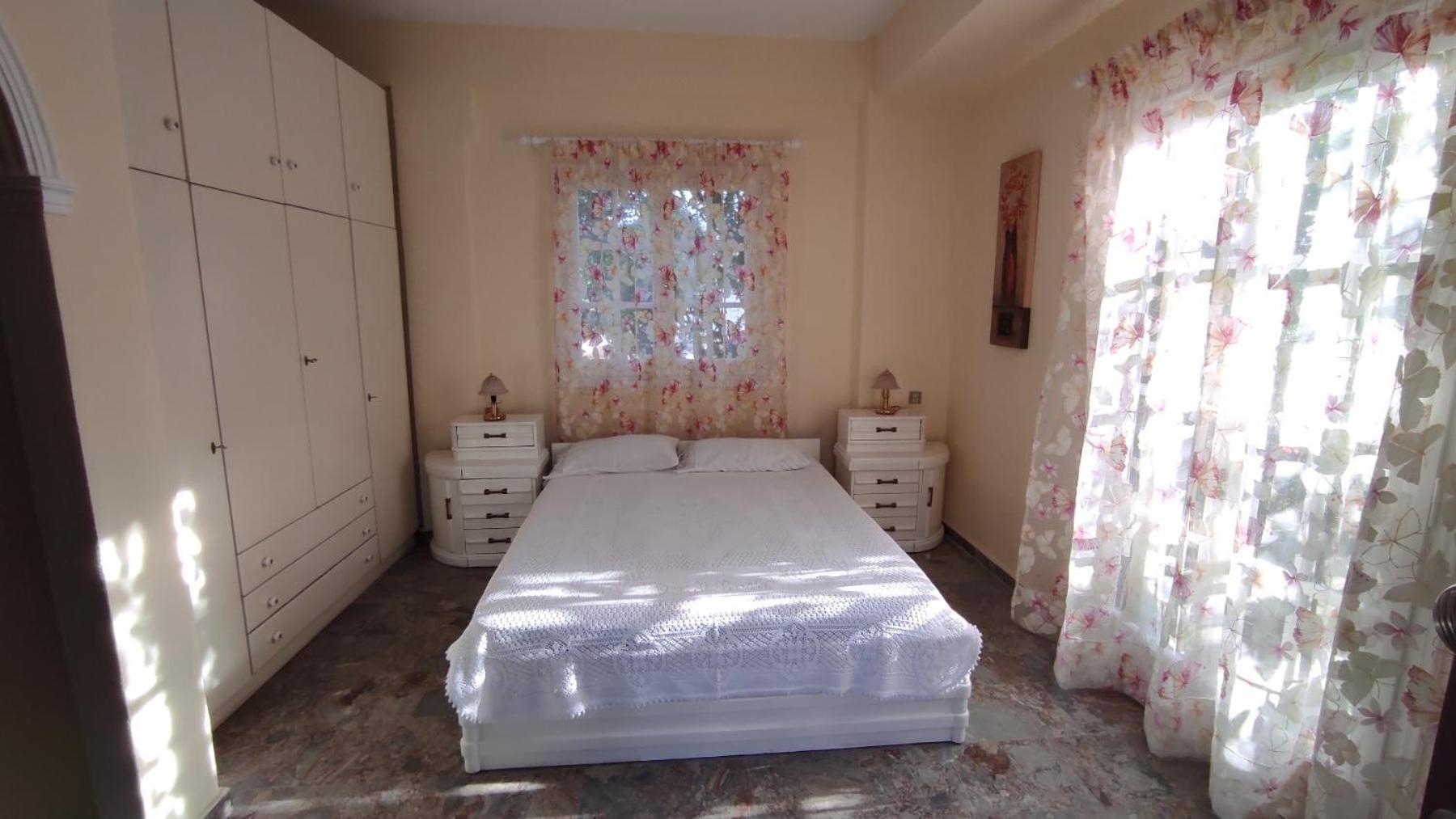 One-Bedroom Apartment - Photo 3