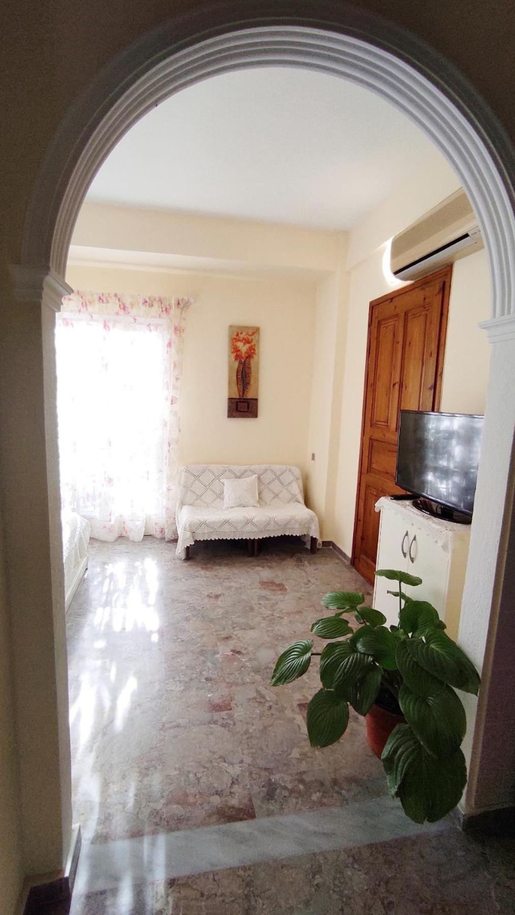 One-Bedroom Apartment - Photo 1