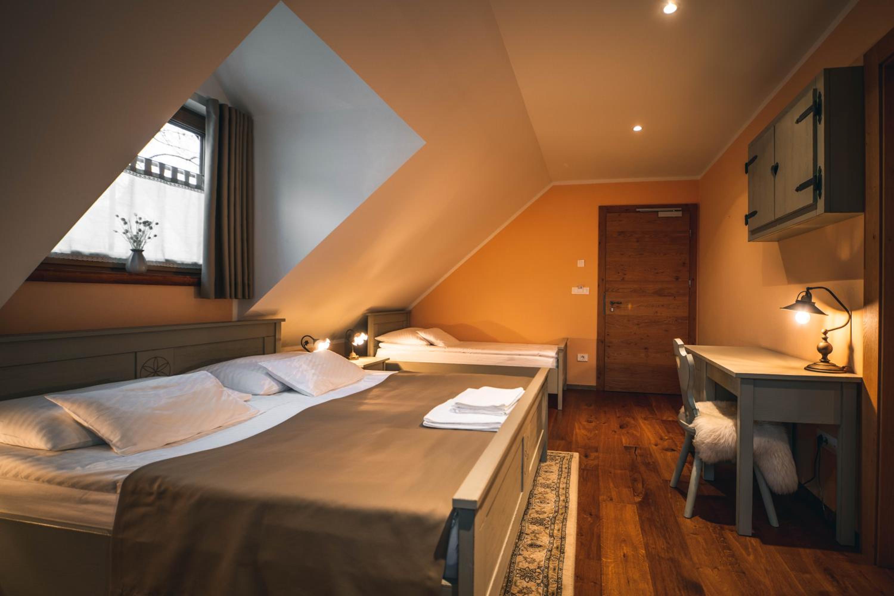 Triple Room - Photo 7