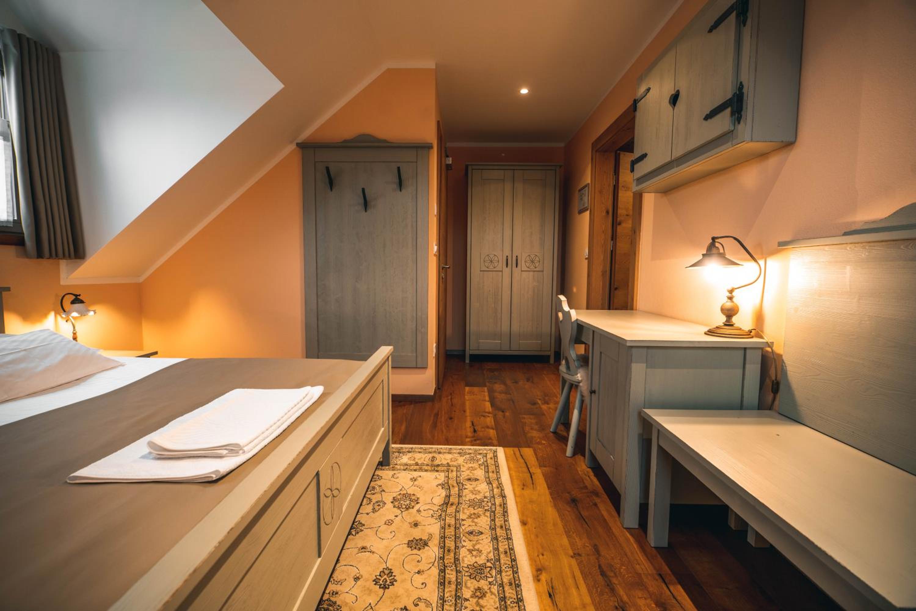 Double Room - Photo 5