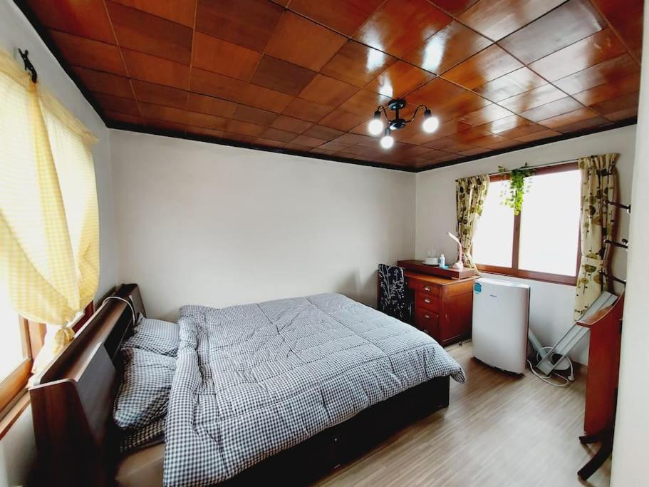 Three-Bedroom House - Photo 5