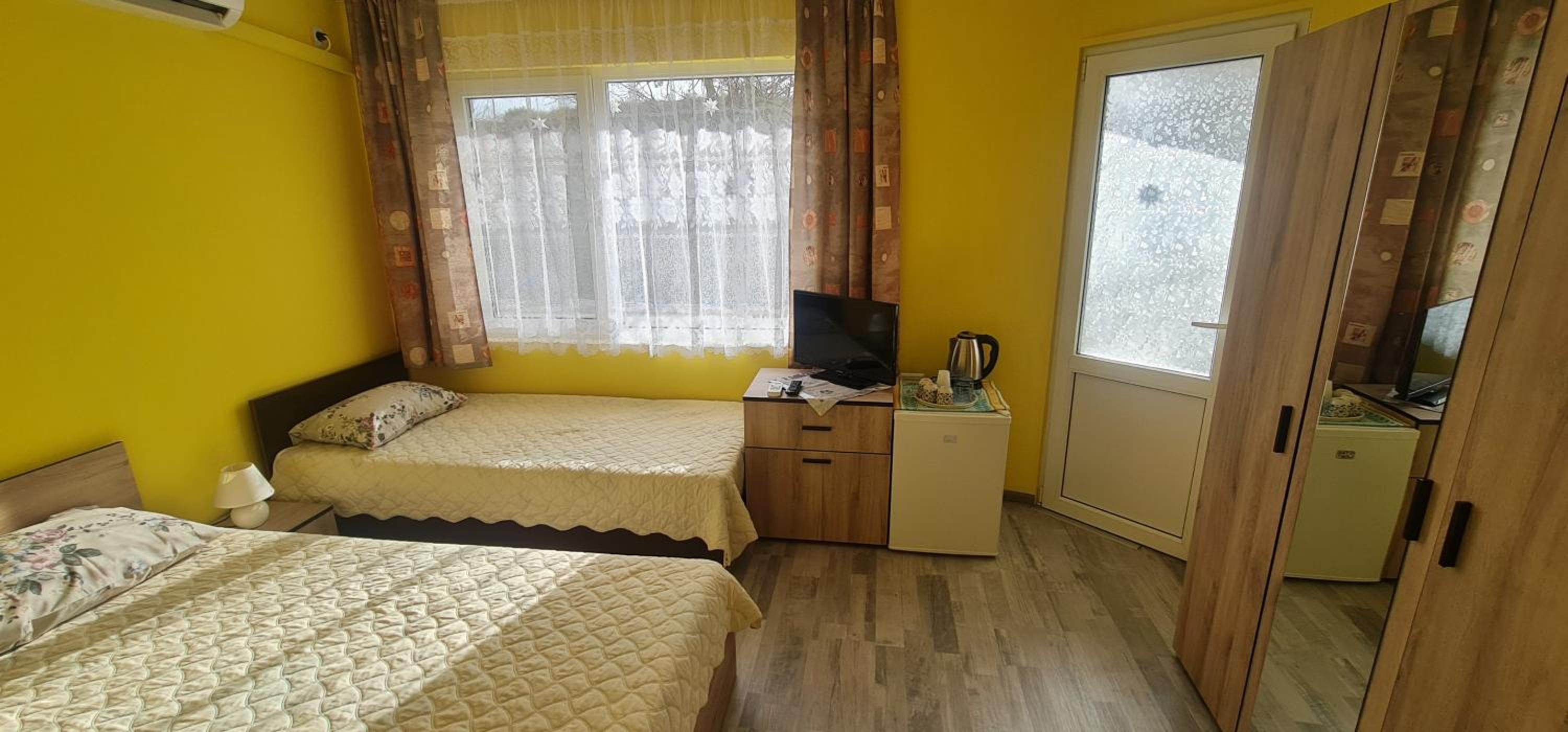 Double Room with Extra Bed photo 3