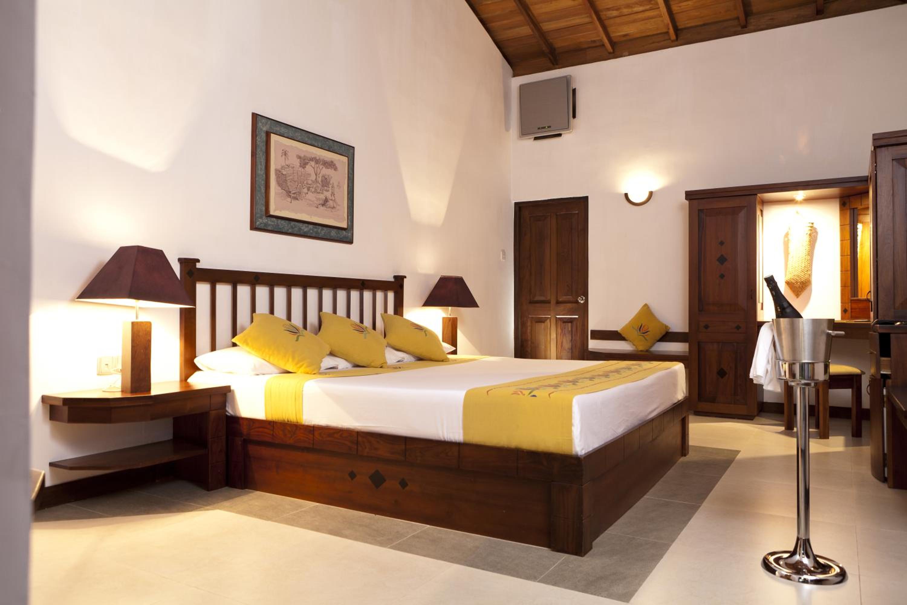 Bed & Sleeping Area