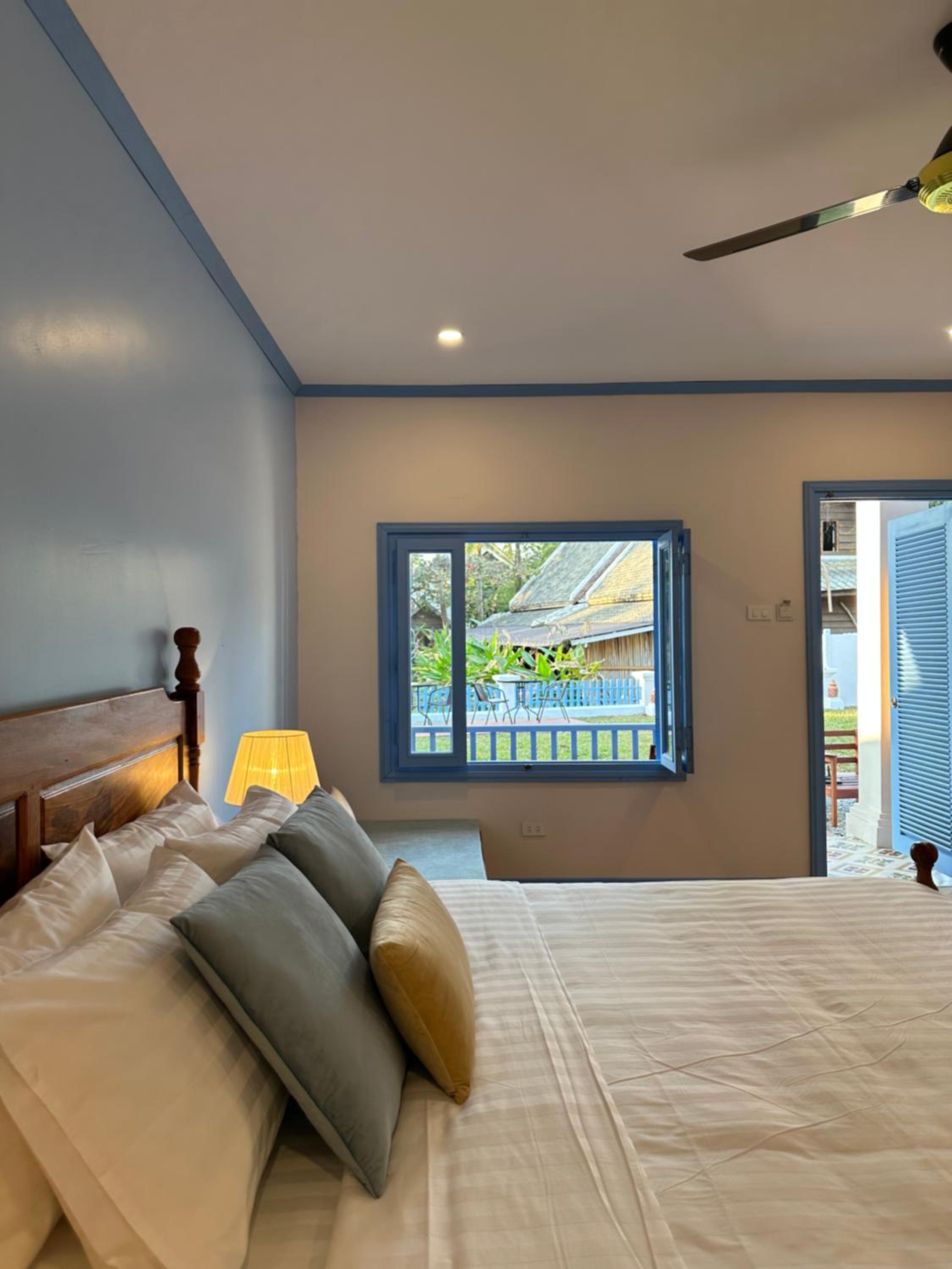 Deluxe Double Room with Balcony - Photo 12