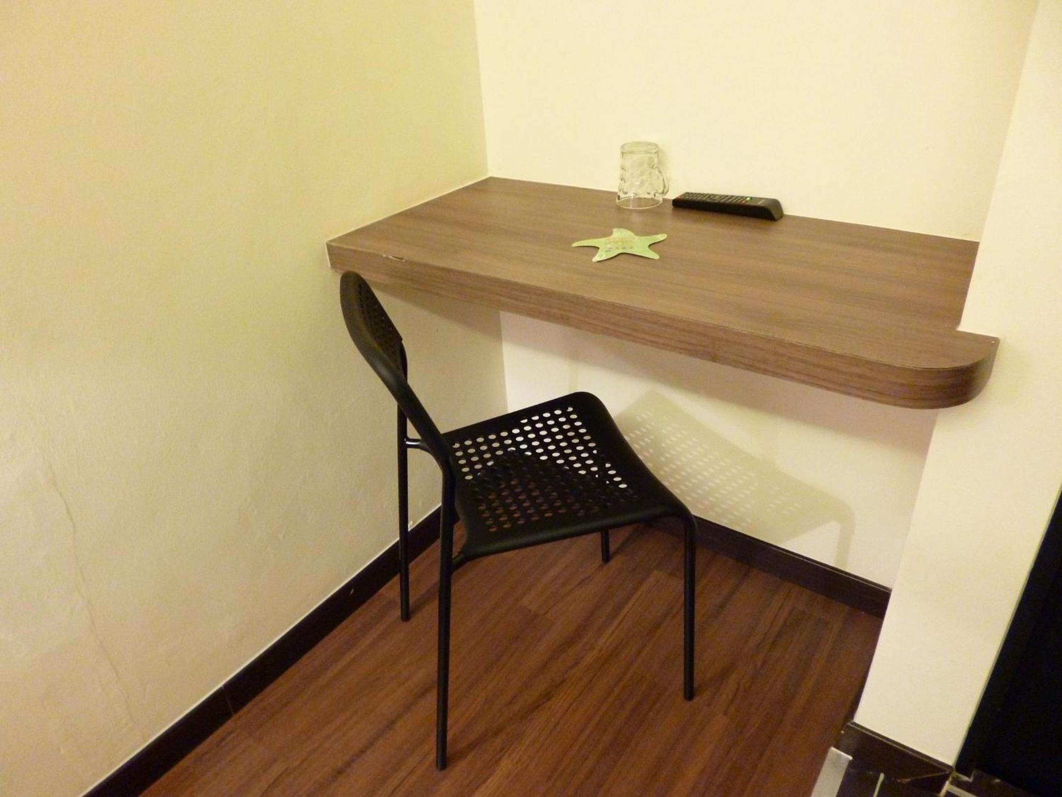 Single Room with Private Bathroom photo 2