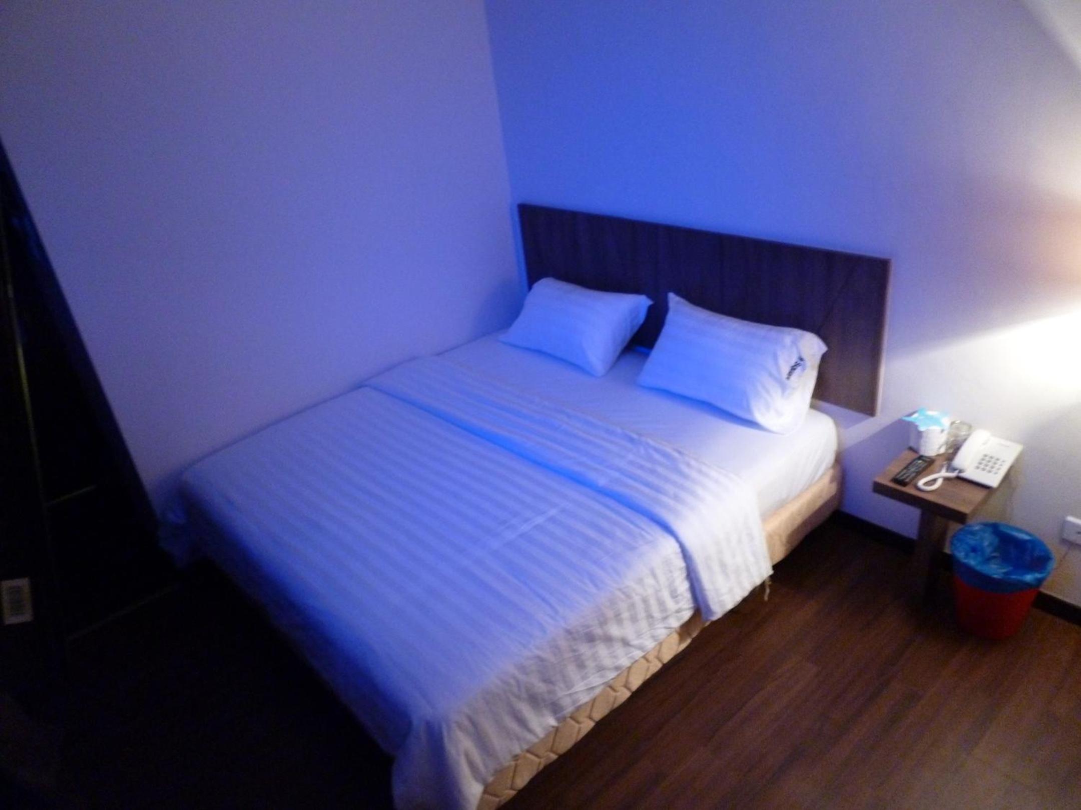 Queen Room photo 2