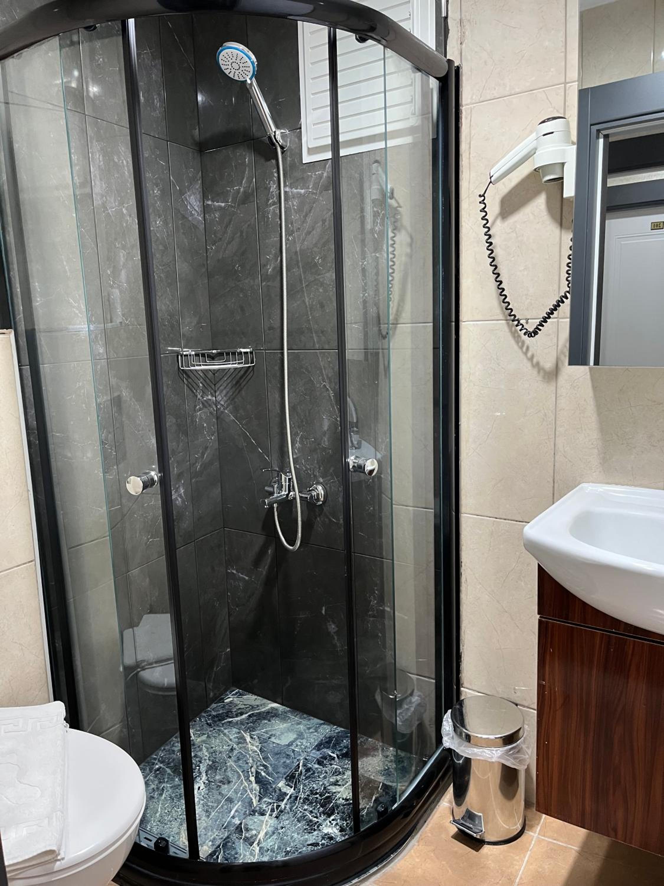Economy Double Room (No View) photo 3