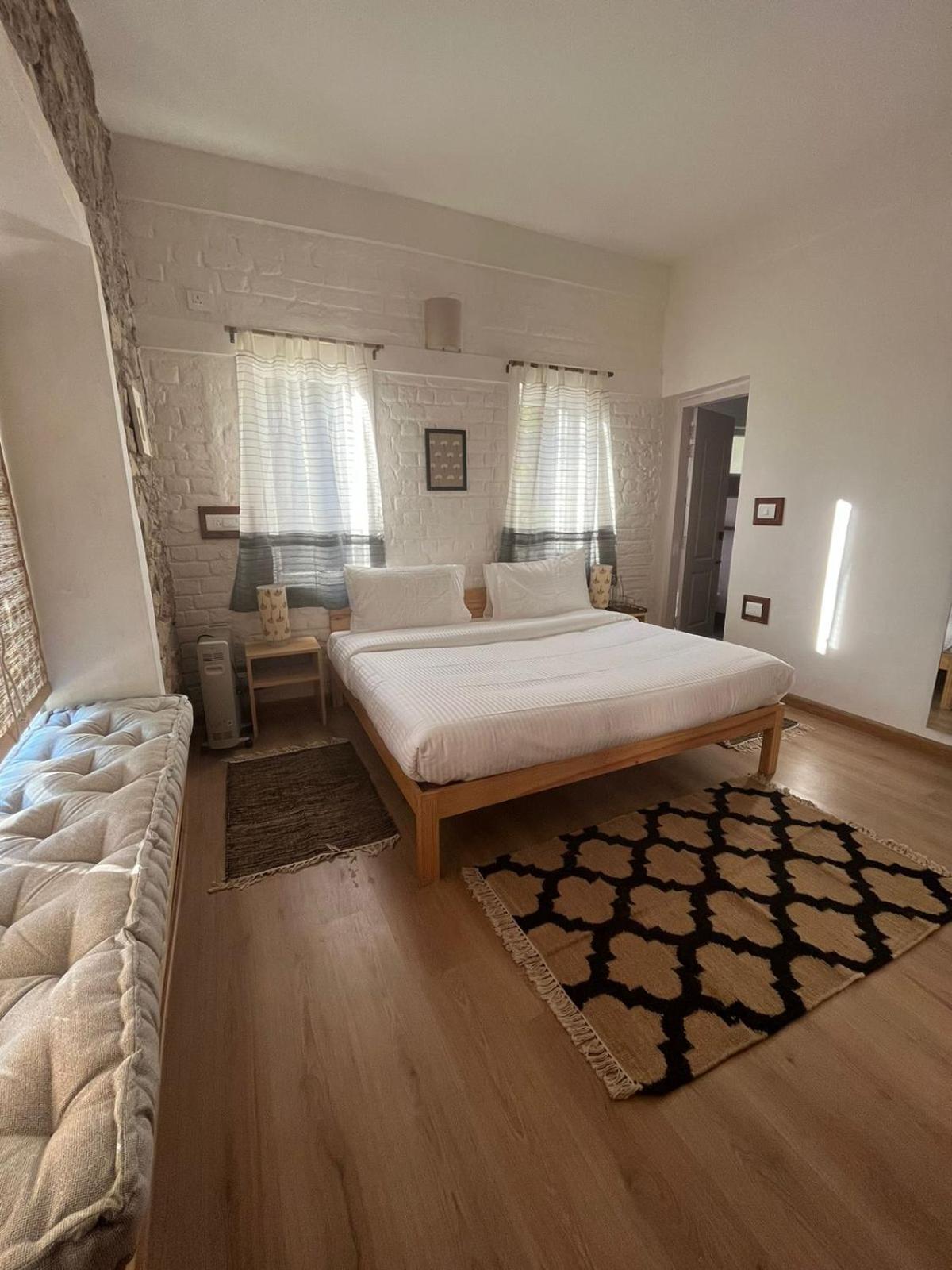 Double Room with Private Bathroom - Photo 19