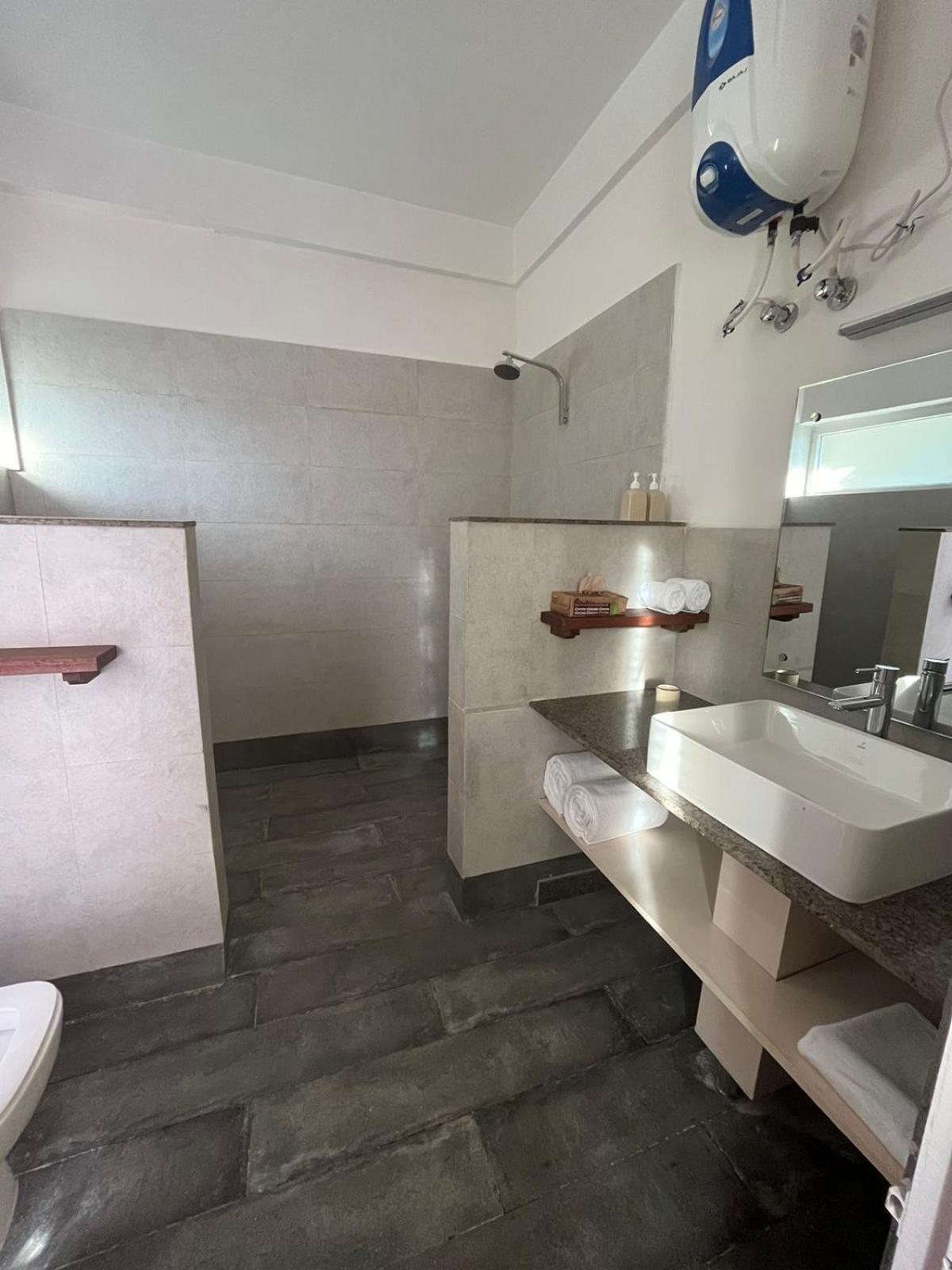 Double Room with Private Bathroom - Photo 15